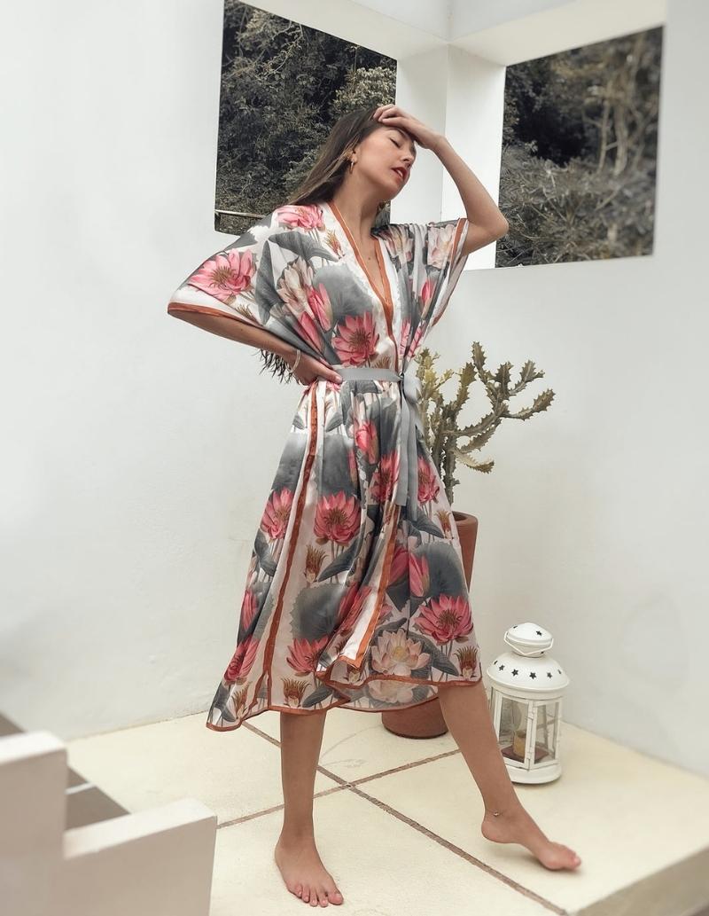 Kimono Lotus