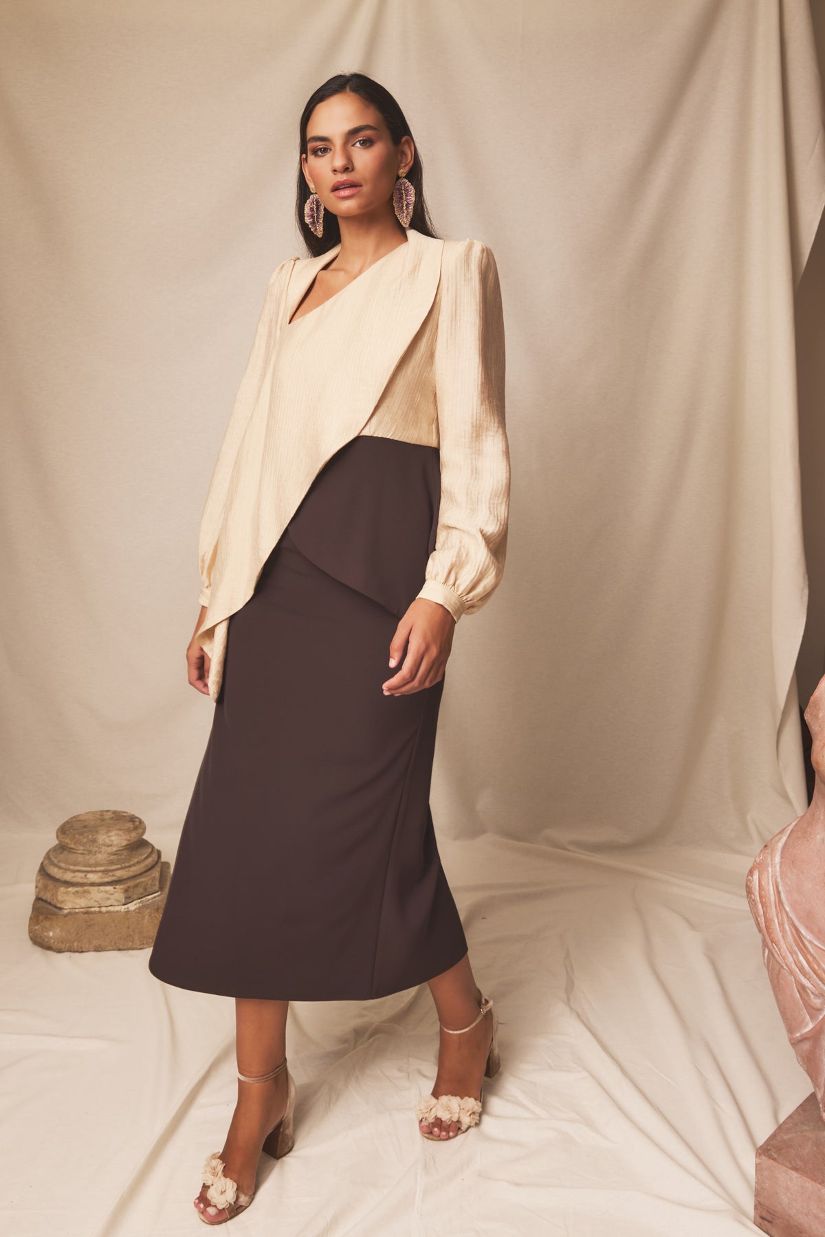 Vestido midi Vaira Truffle