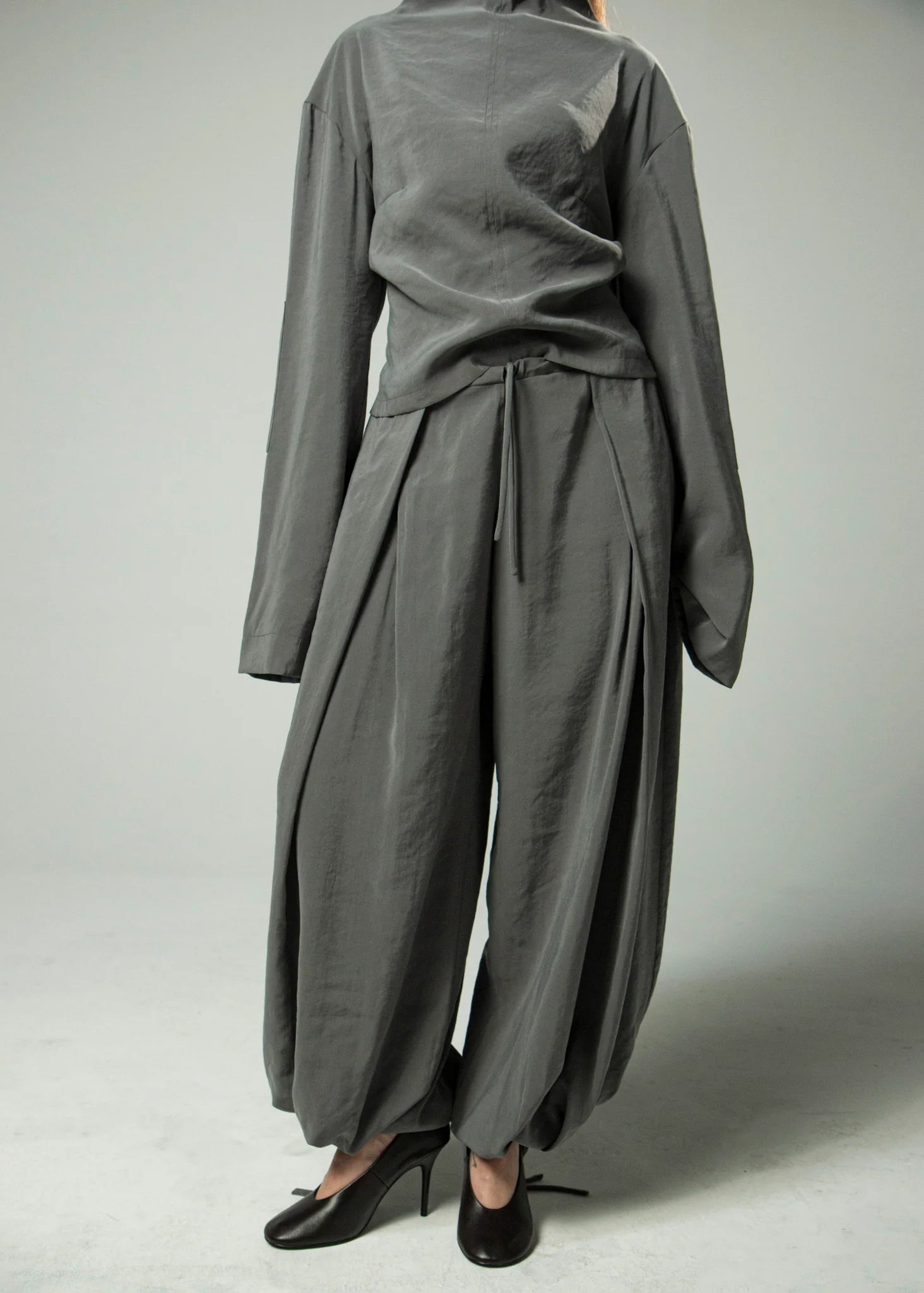 Pantalón Baki Gris ‘Cupro Touch’