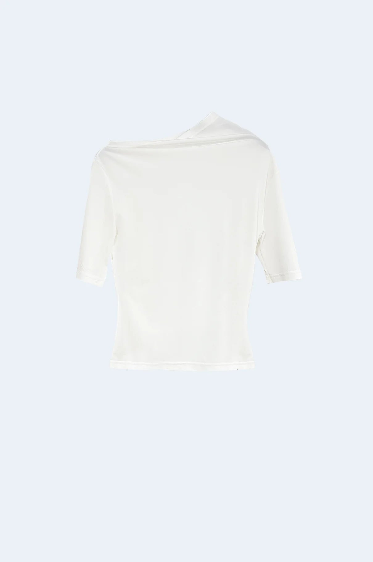 Camiseta blanca asimétrica
