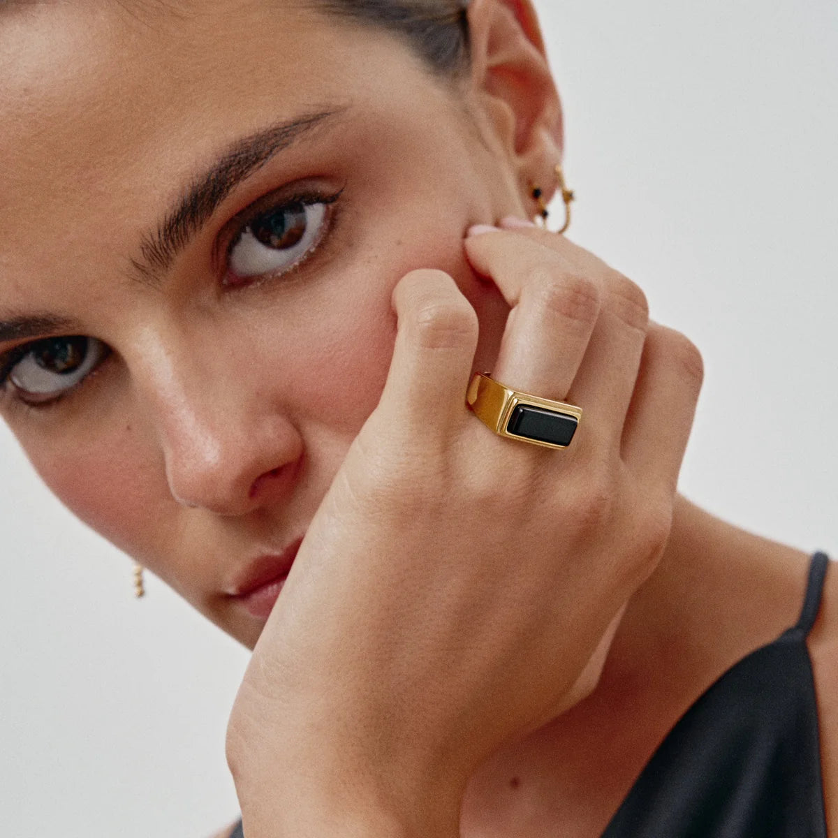 Anillo Black Rita Gold