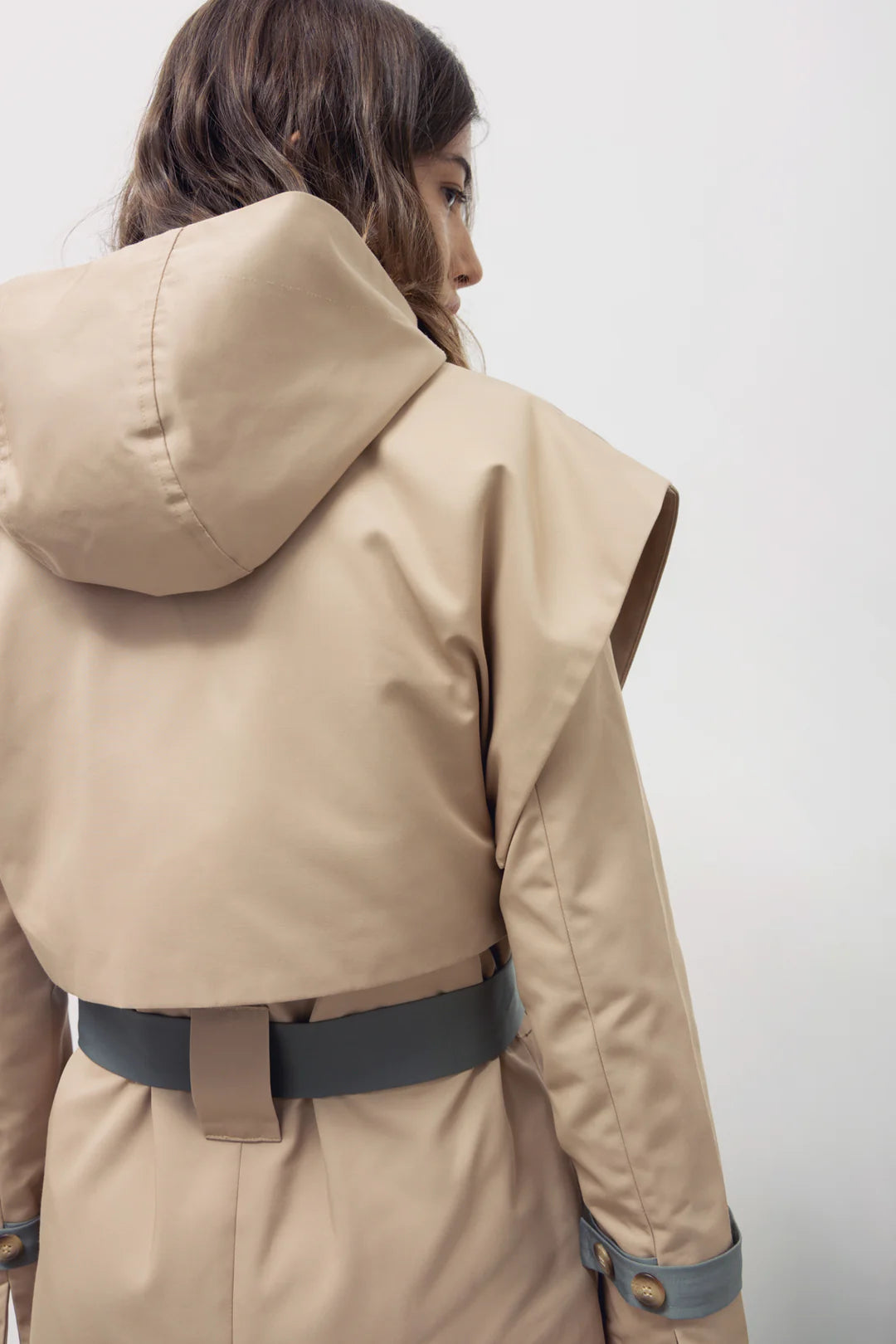 Gabardina Benedetta duo capucha beis