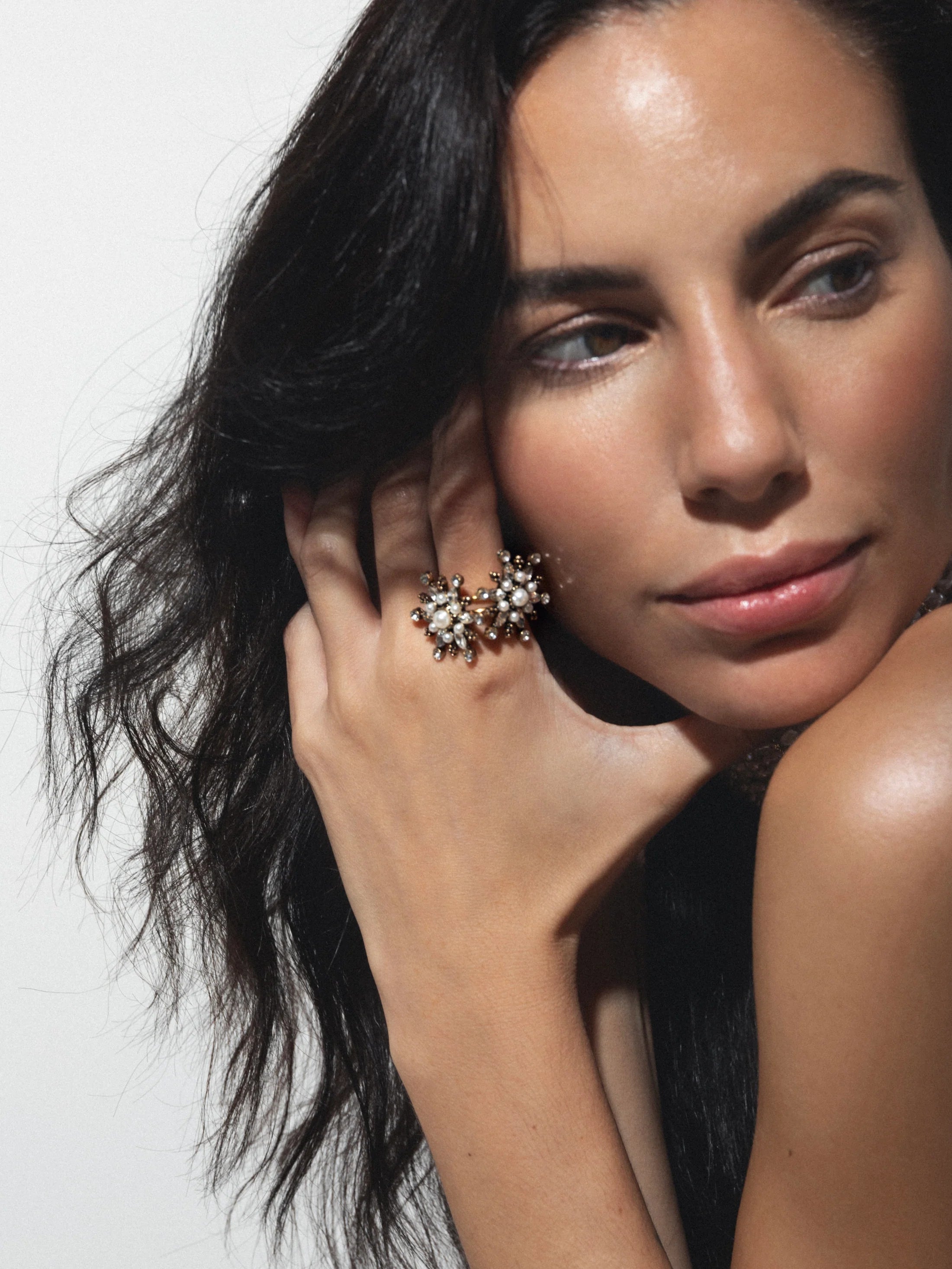 Anillo Raíces Estrella Emperlada Tono claro