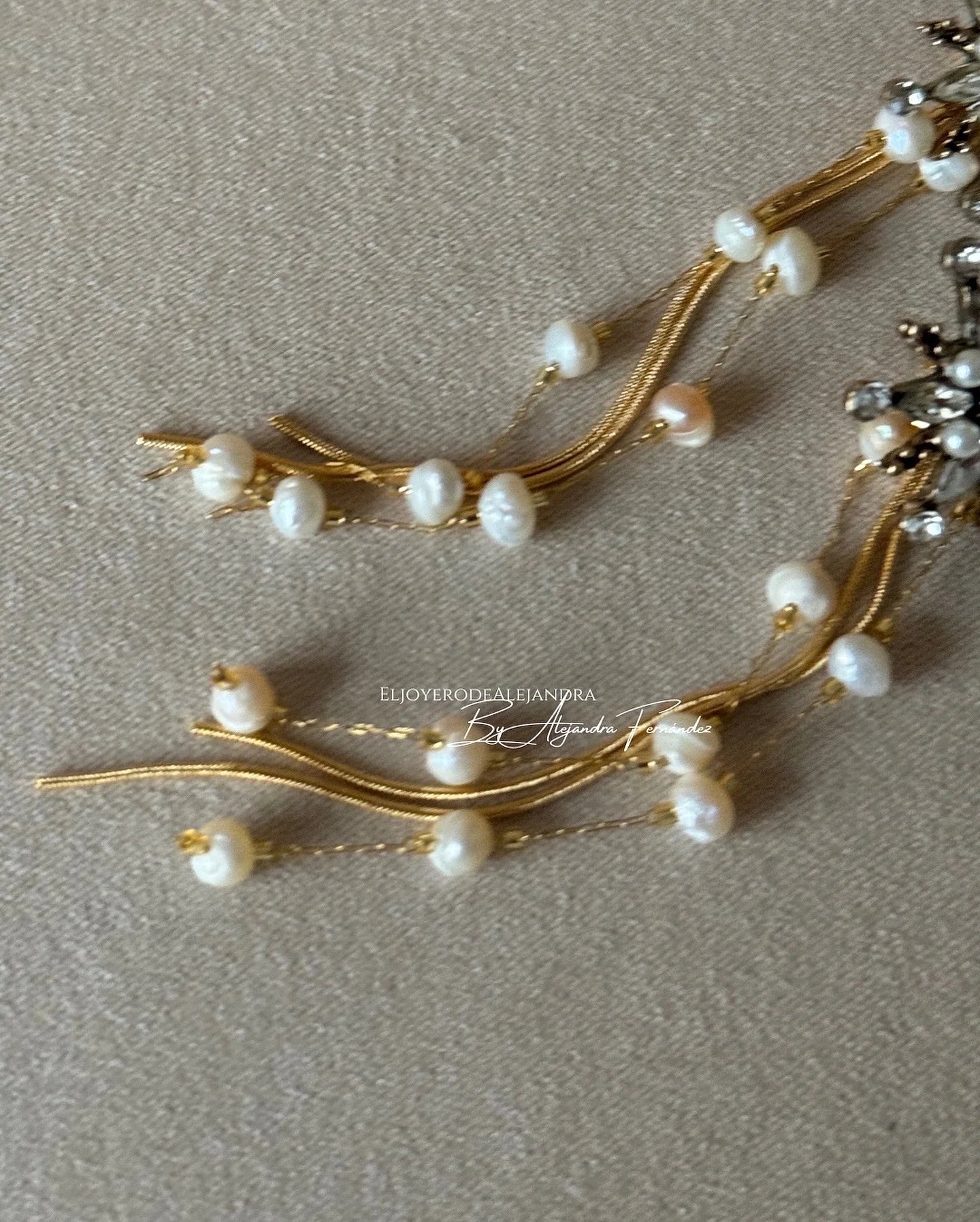 Pendientes Raíces "En continuo Movimiento" flecos & perlas Claros