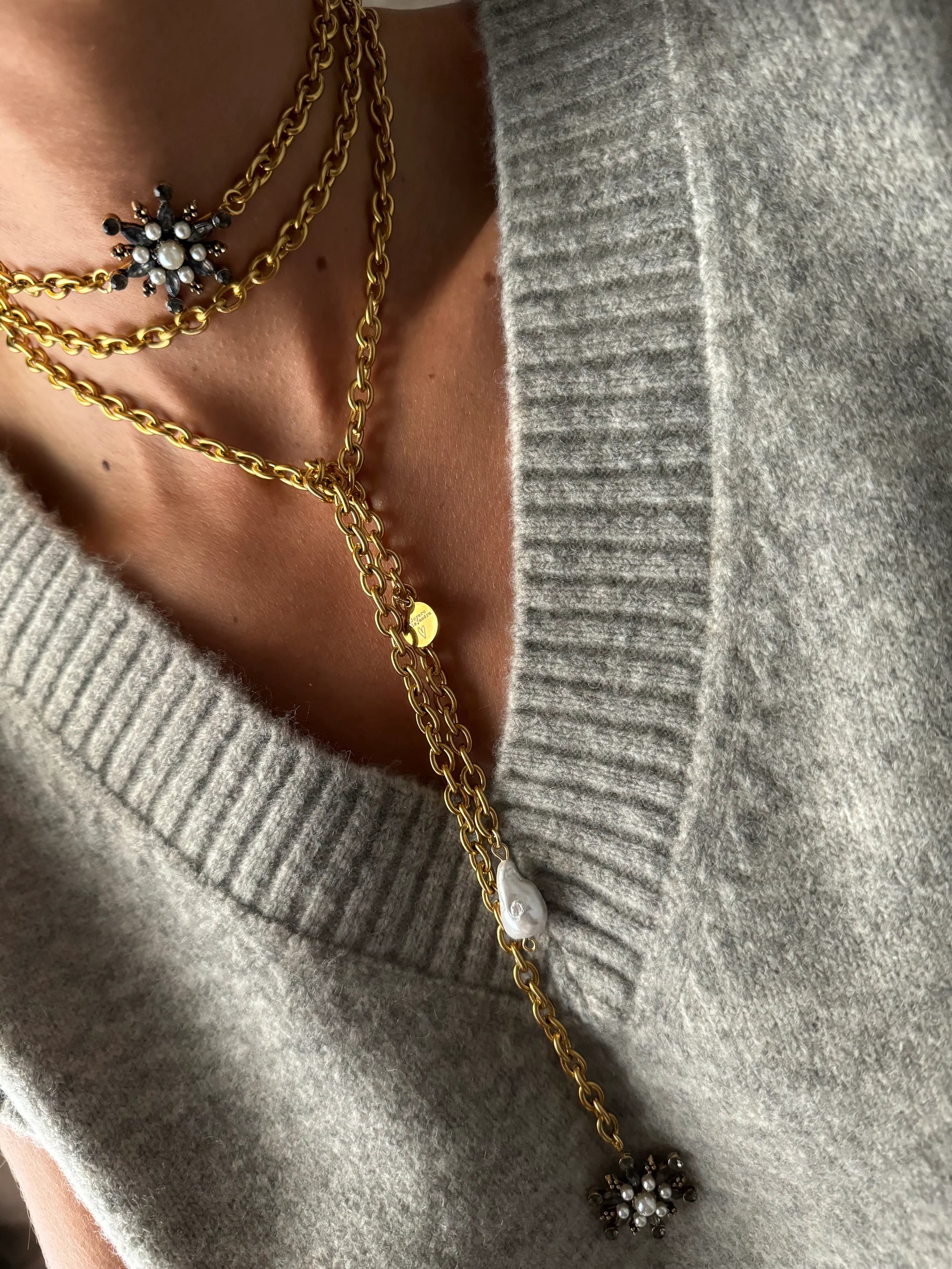 Collar Raíces Multiposición Estrella Emperlada Tono claro