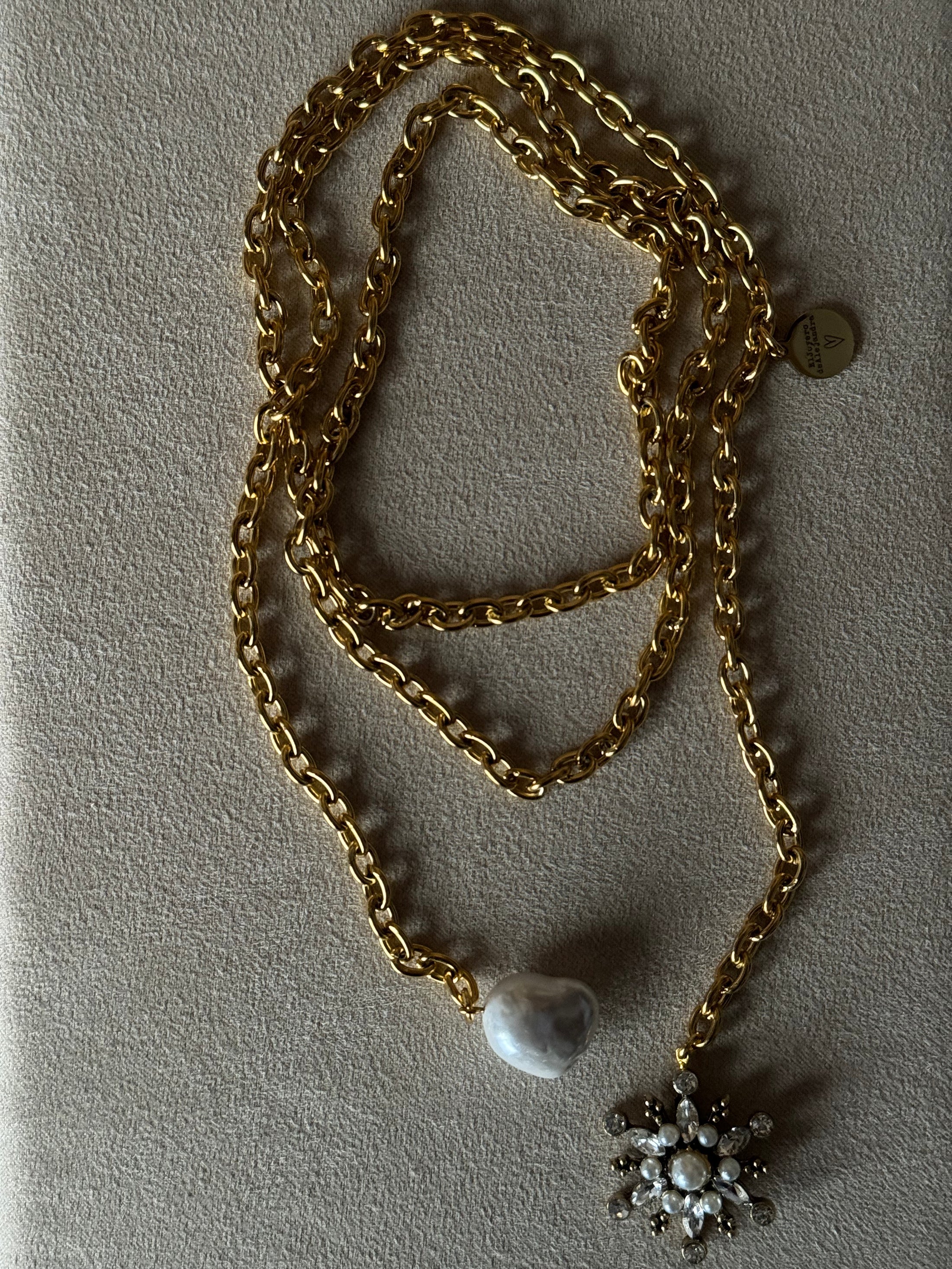 Collar Raíces Multiposición Estrella Emperlada Tono claro