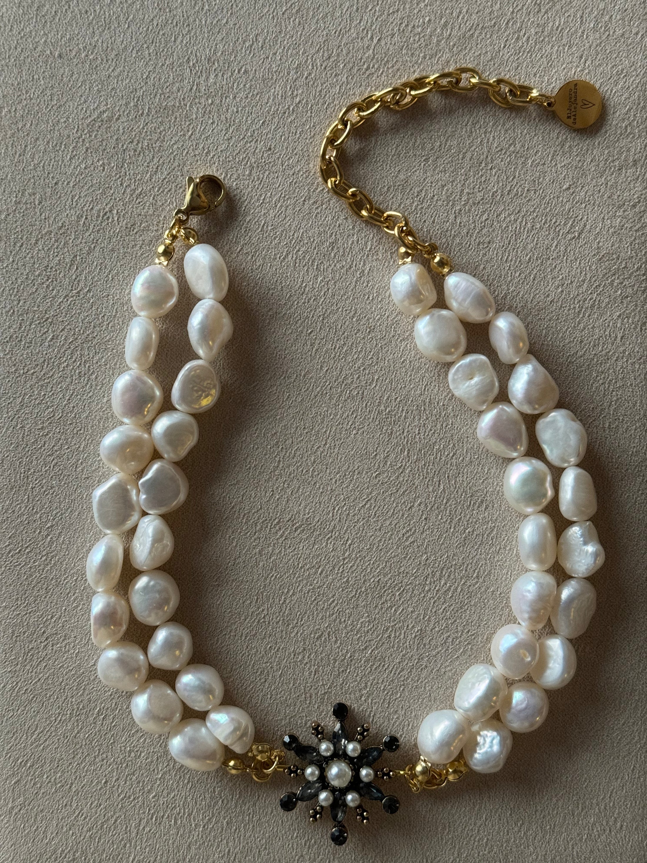 Choker RAÍCES Doblete de Perlas & Estrella Emperlada Tono Oscuro