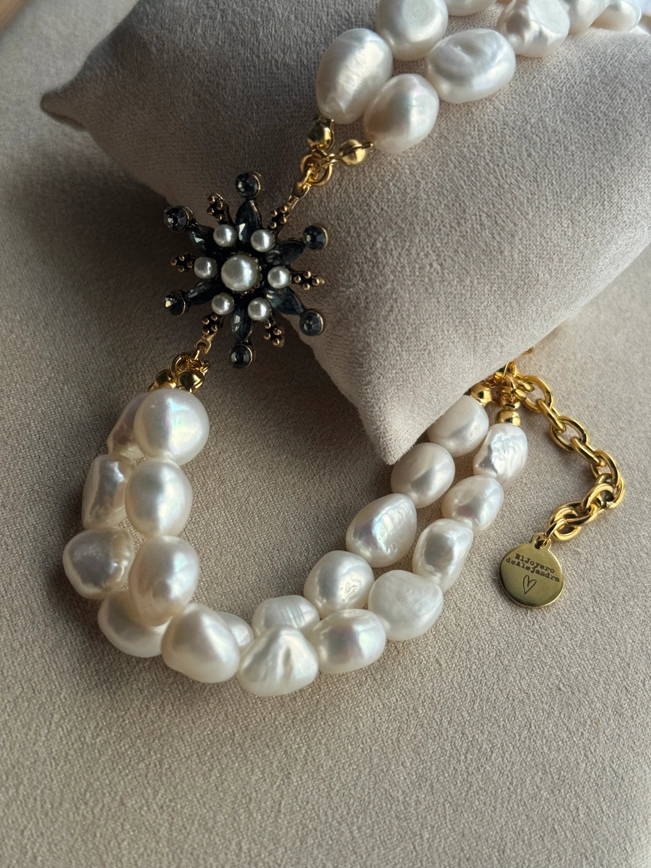 Choker RAÍCES Doblete de Perlas & Estrella Emperlada Tono Oscuro