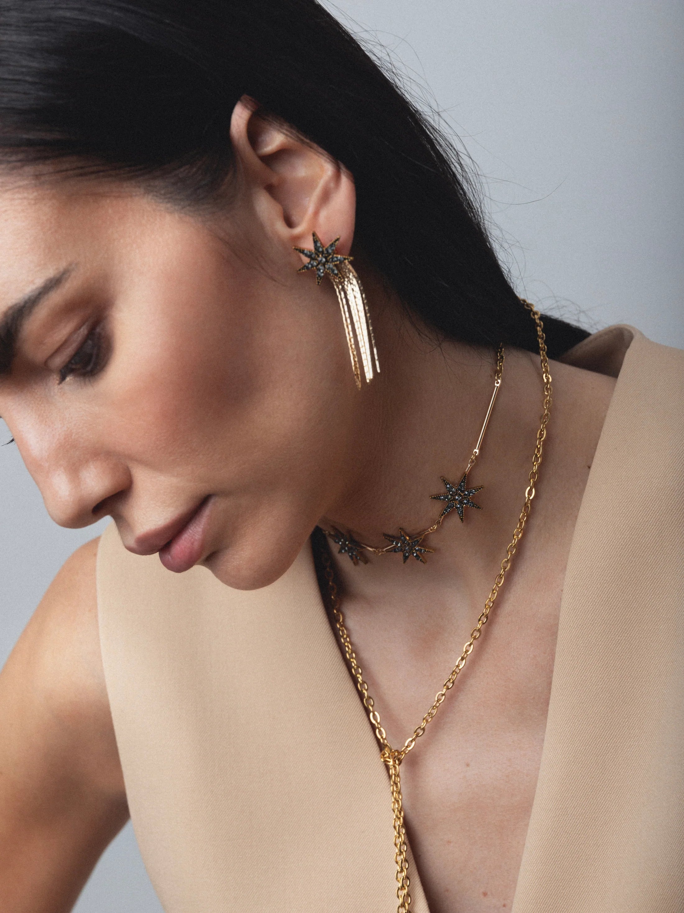 Choker Raíces Tres Estrellas Tono Oscuro