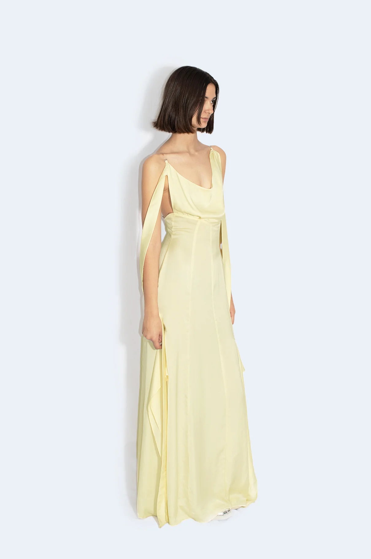 Vestido Vainilla Satinado Asimétrico