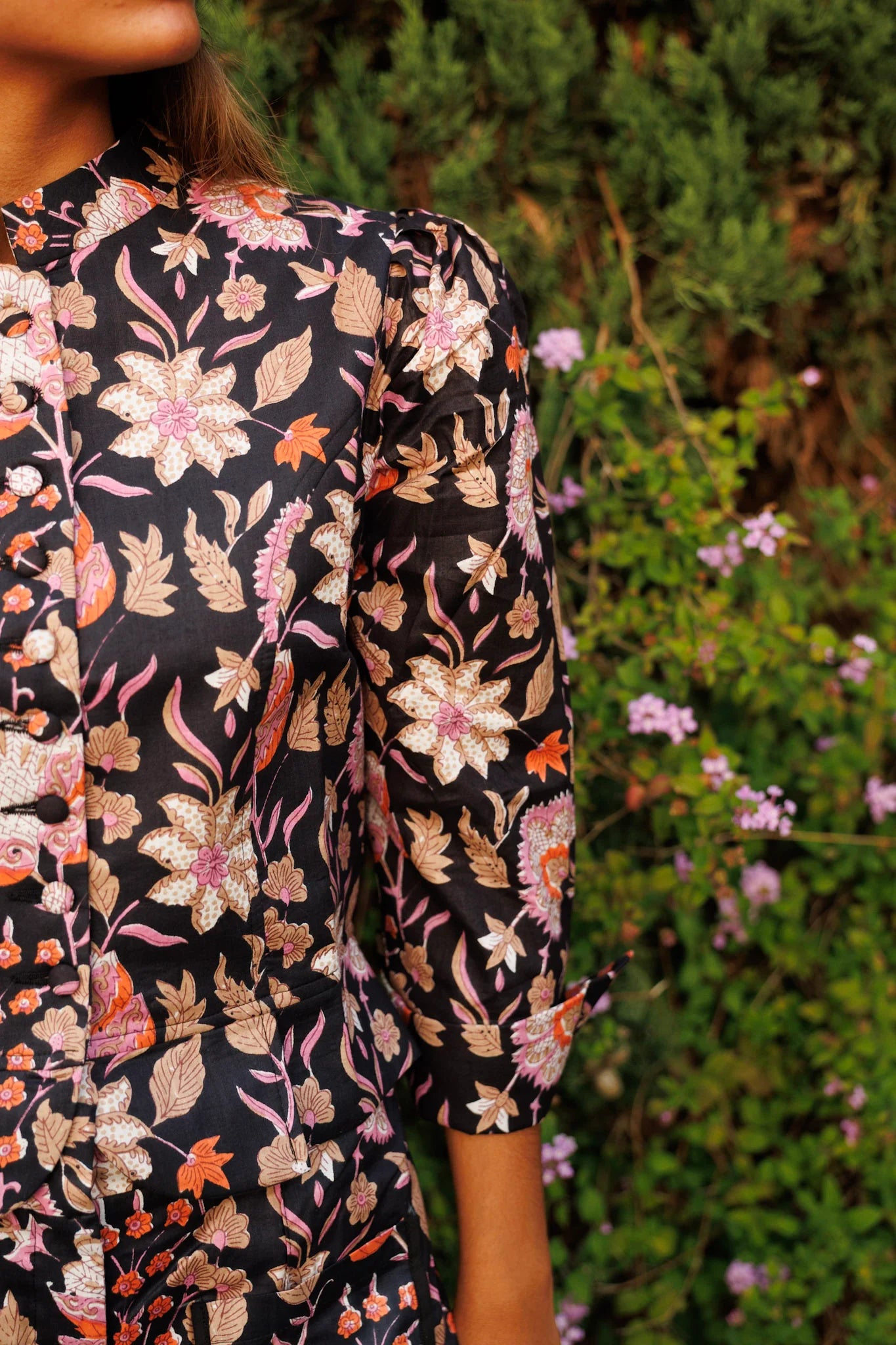 Chaqueta Negra Flores