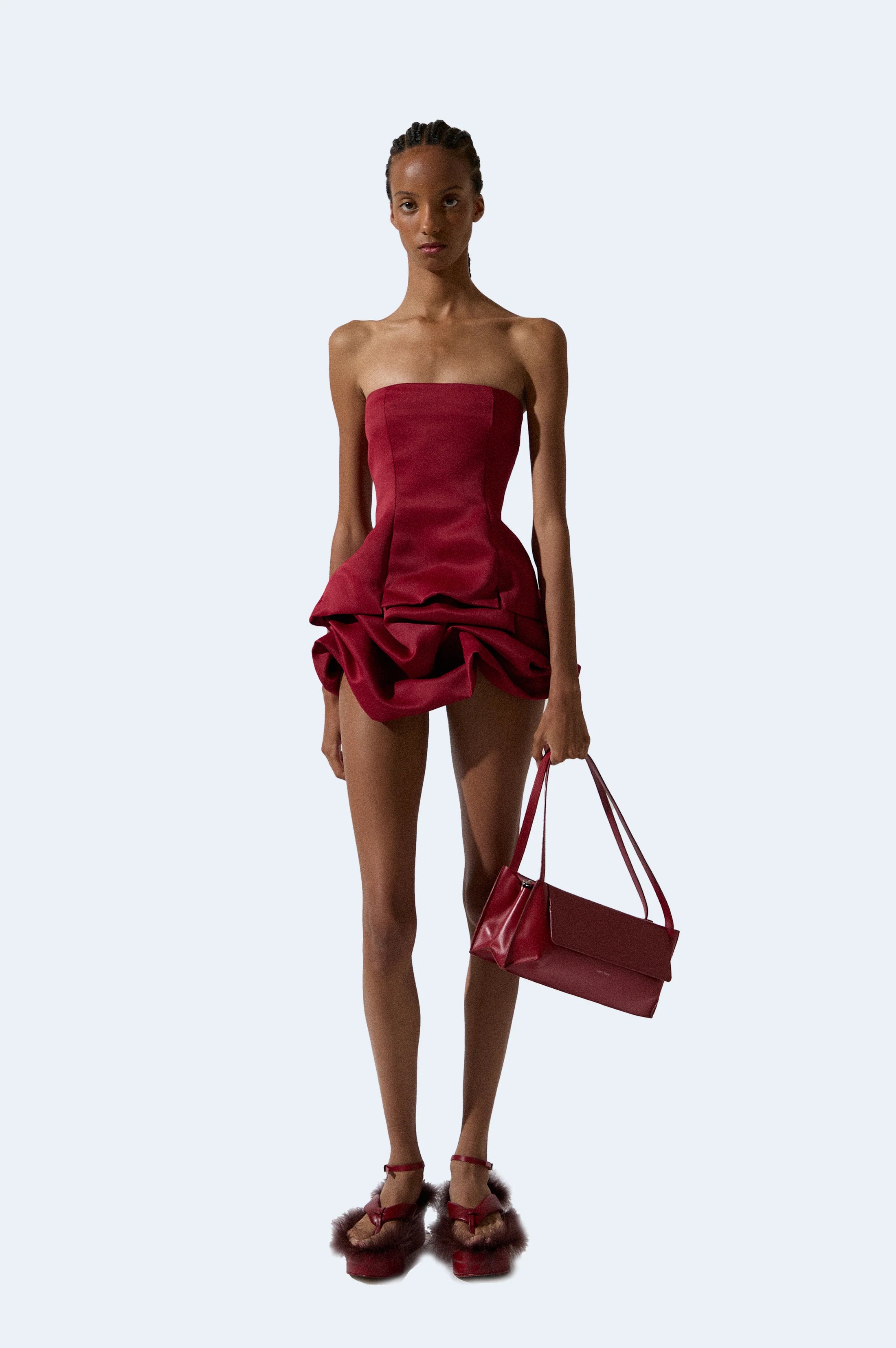 Mini vestido de volumen vino