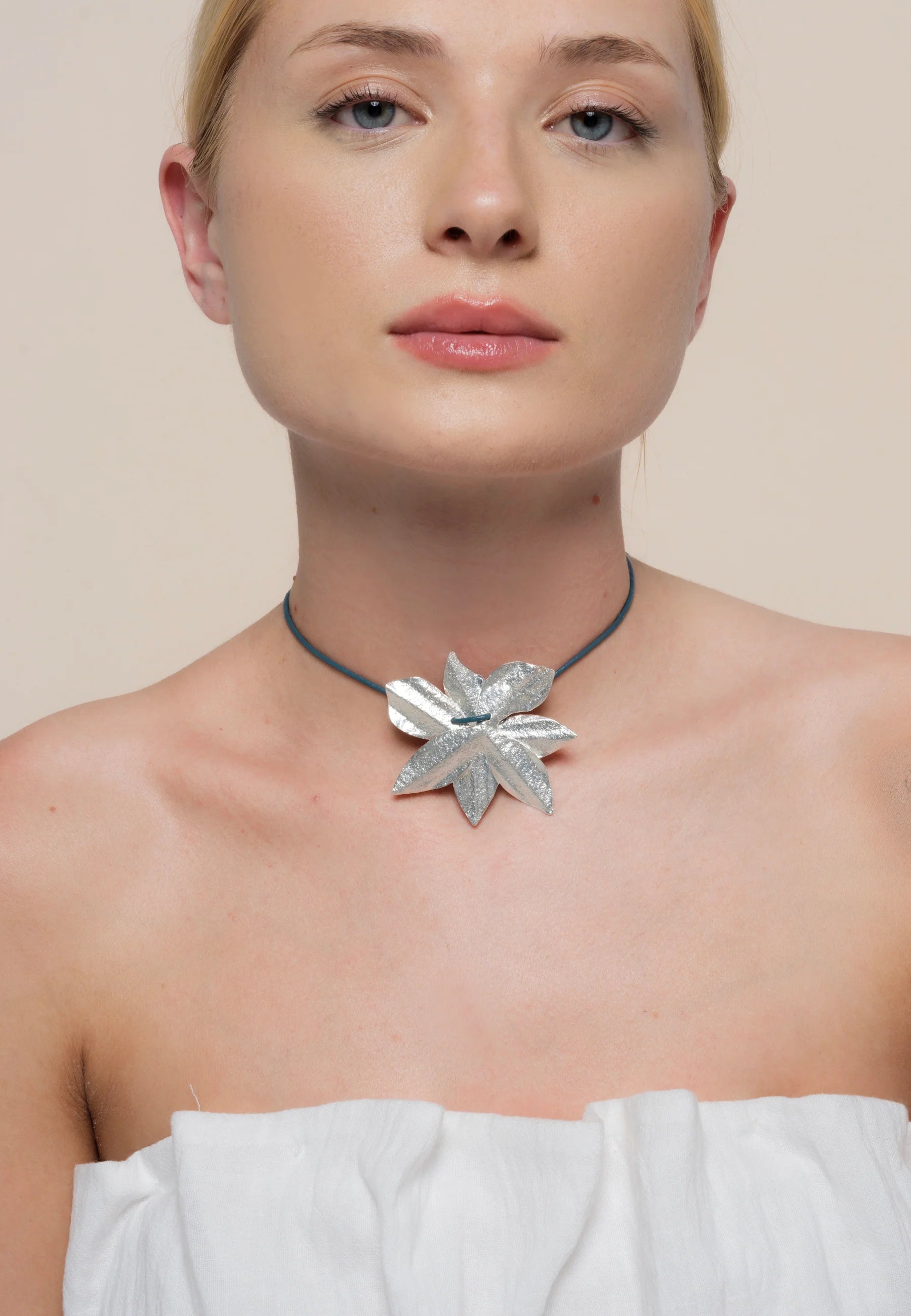 Collar Lotus Flower Plata