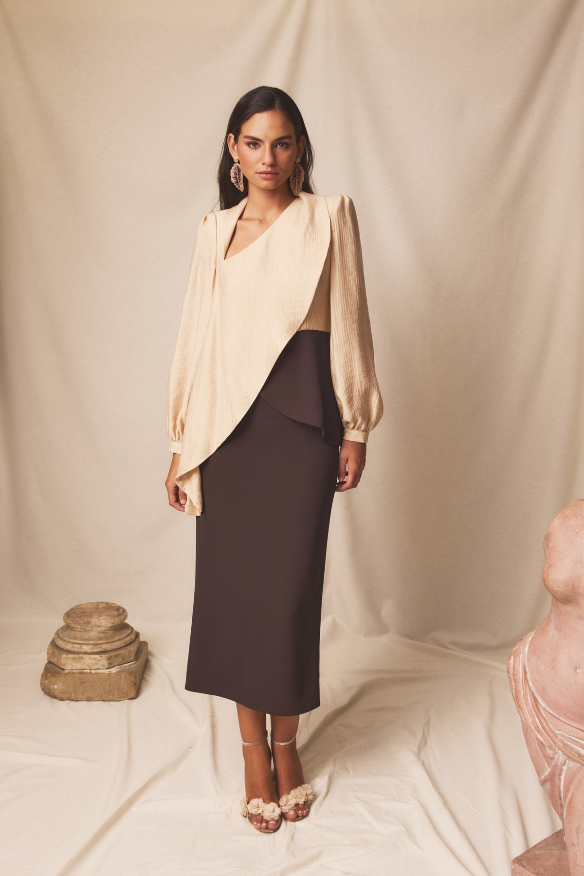 Vestido midi Vaira Truffle