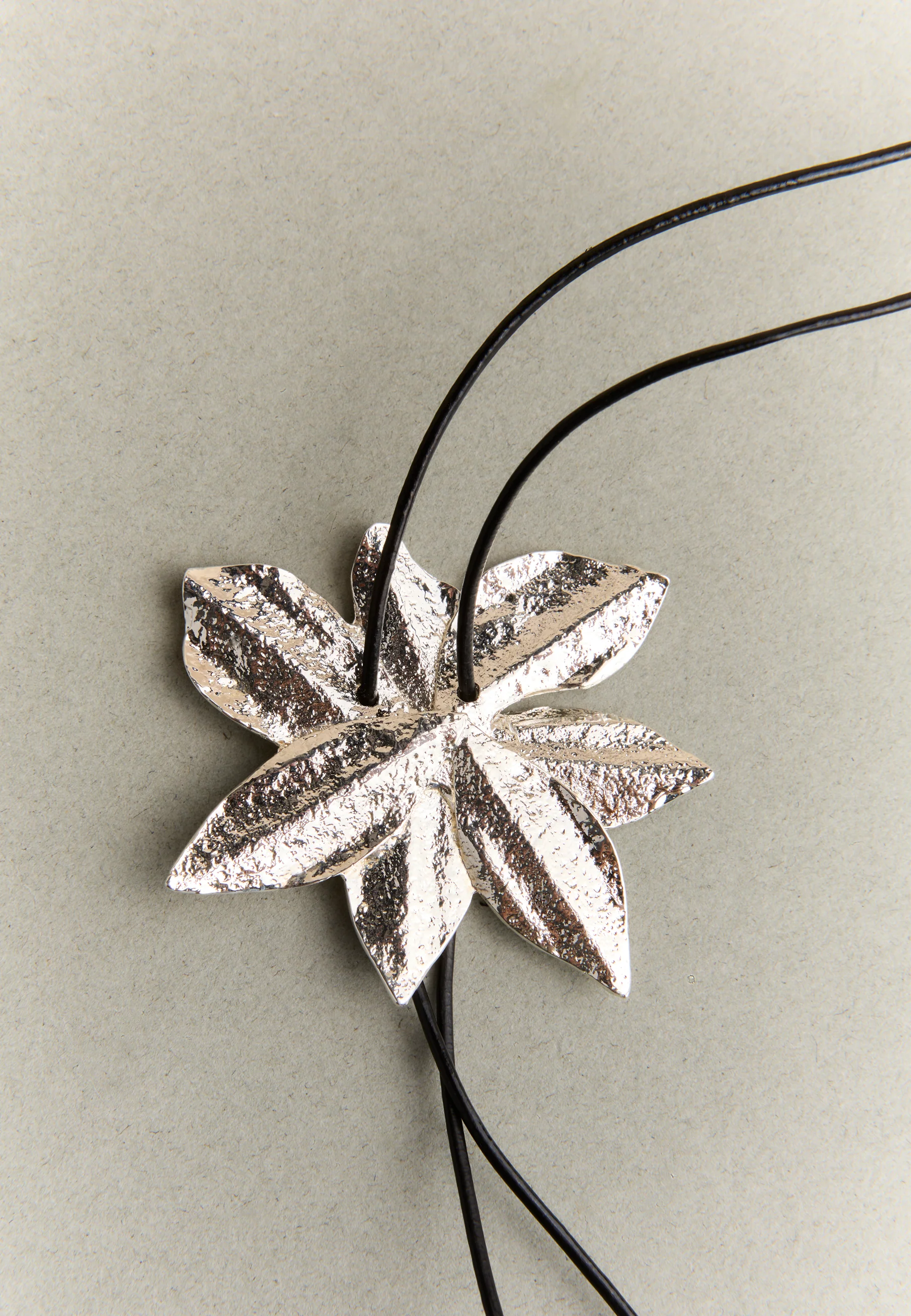 Collar Lotus Flower Plata