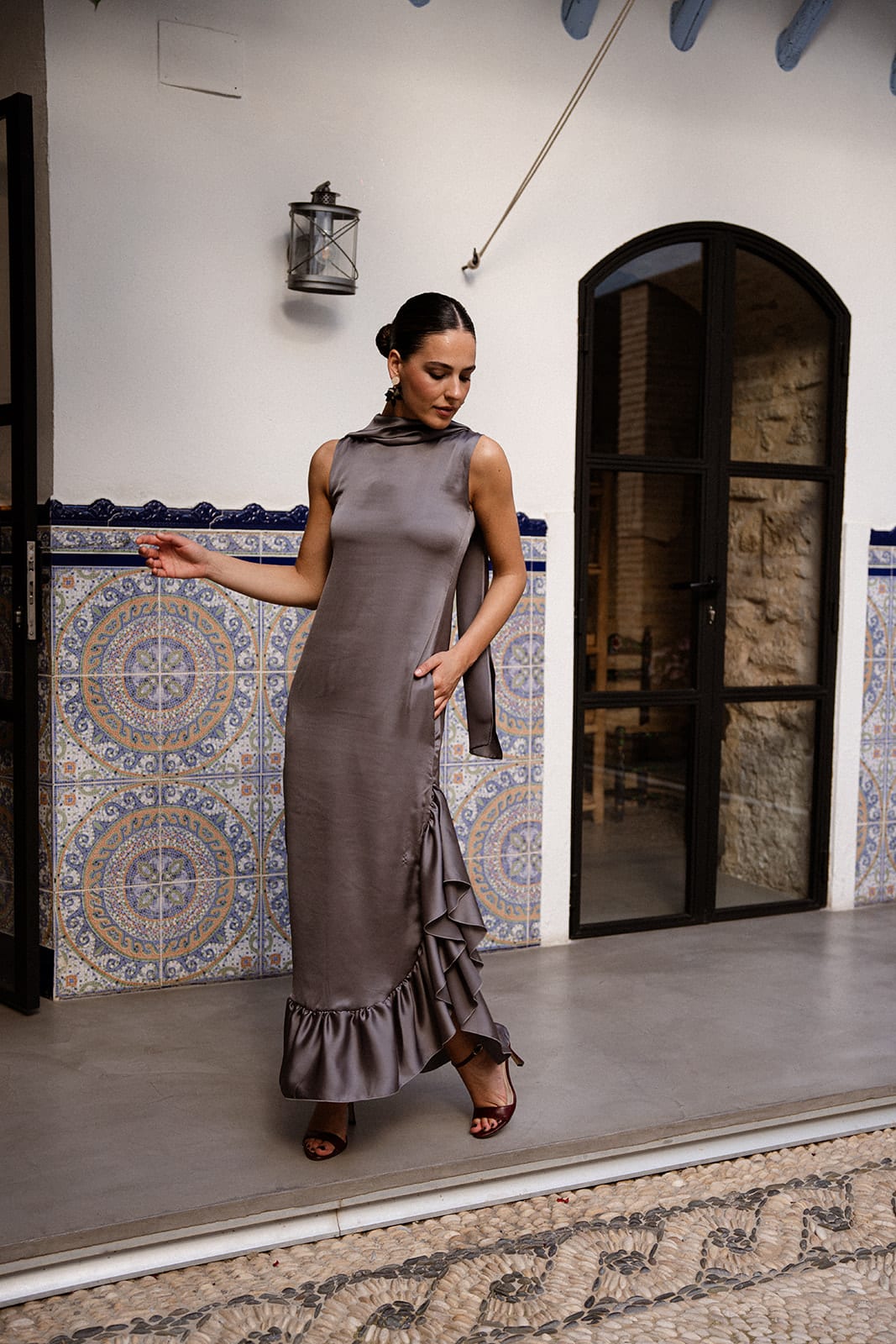 Vestido Camila Gris Volante Bajo