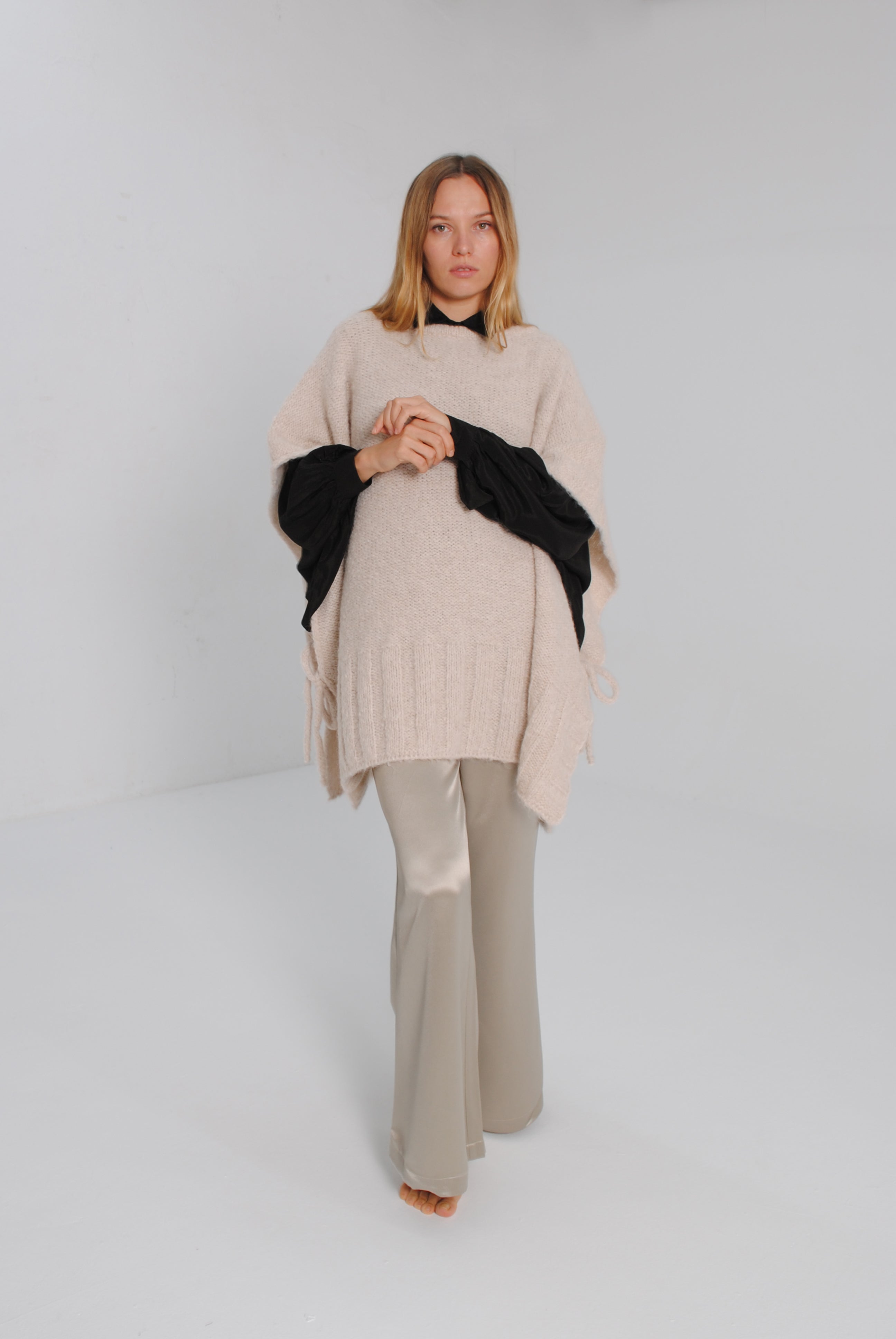 Poncho Nudos Beige