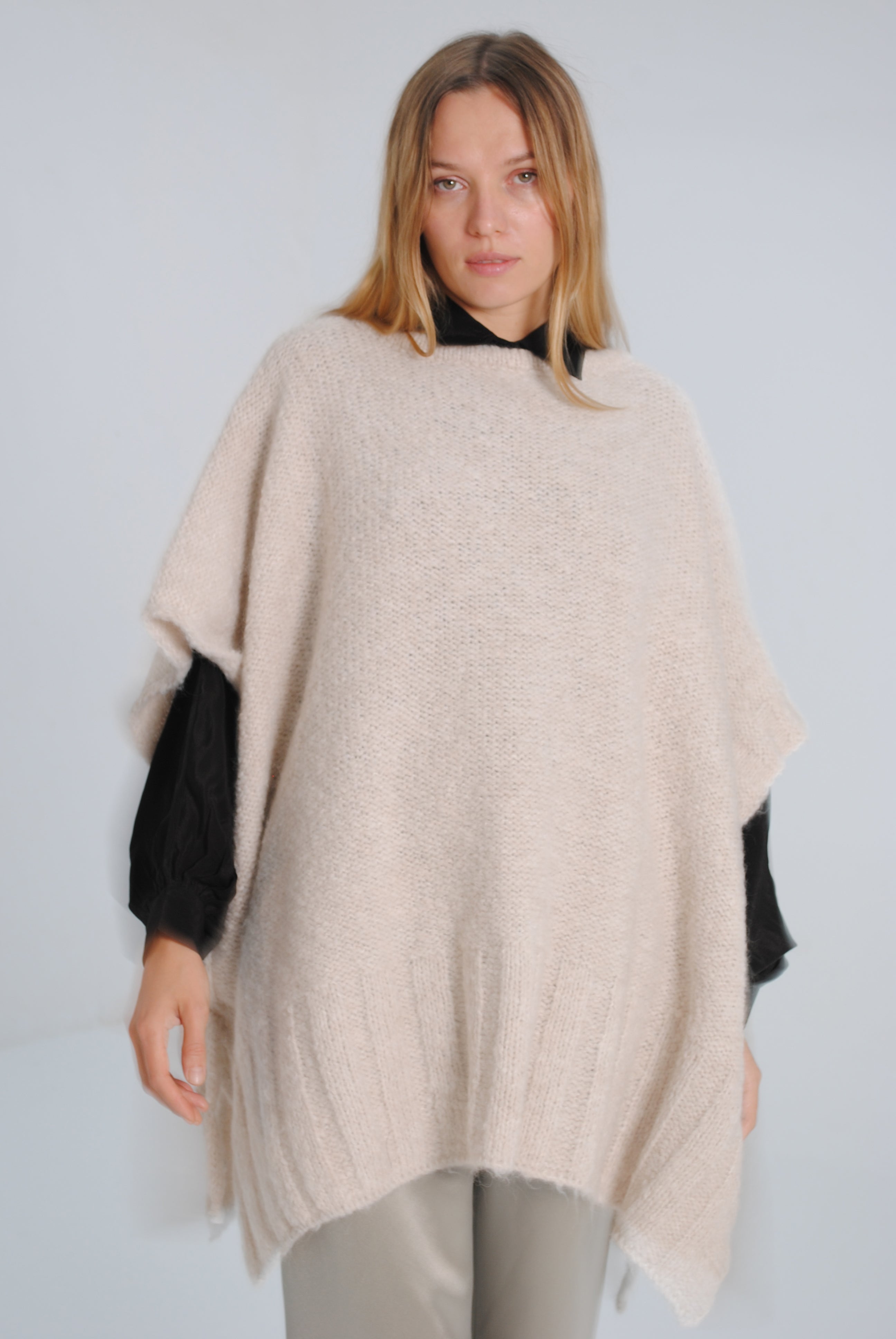 Poncho Nudos Beige