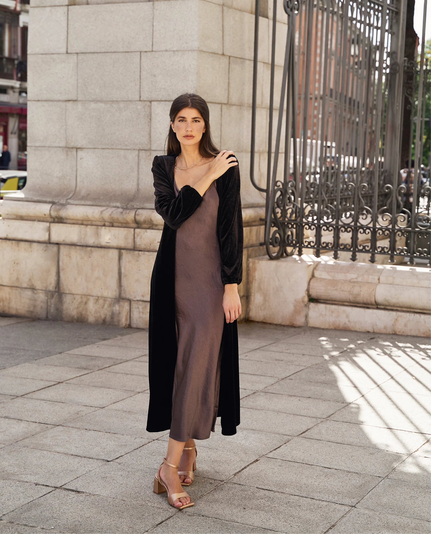 Invitada de invierno - Abrigo de terciopelo negro