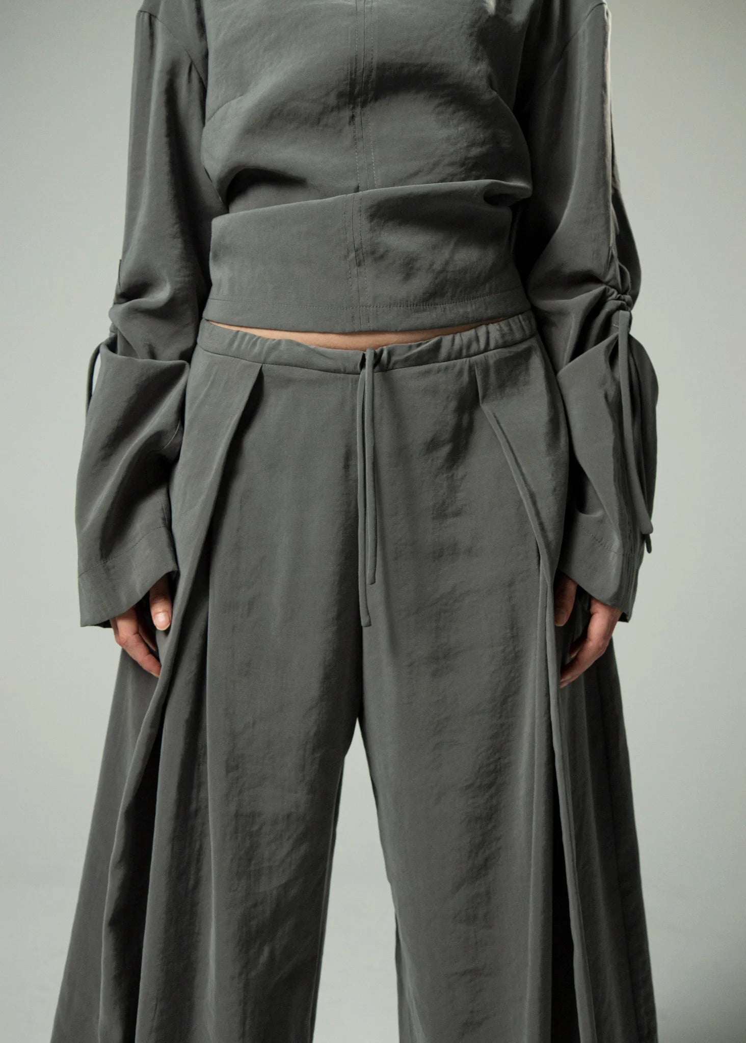 Pantalón Baki Gris ‘Cupro Touch’