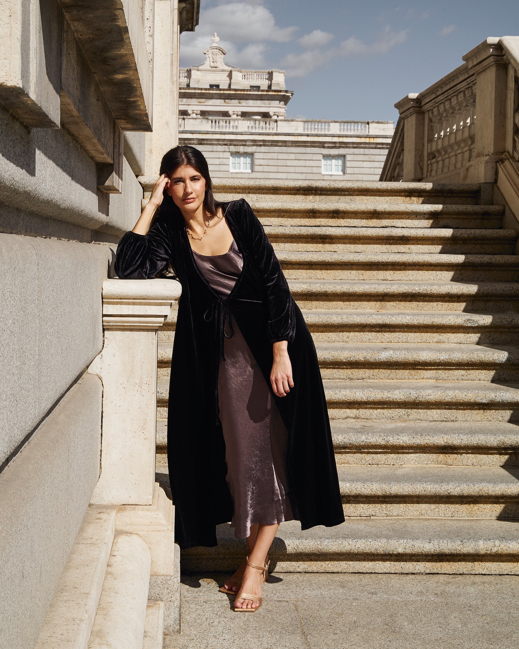 Invitada de invierno - Abrigo de terciopelo negro