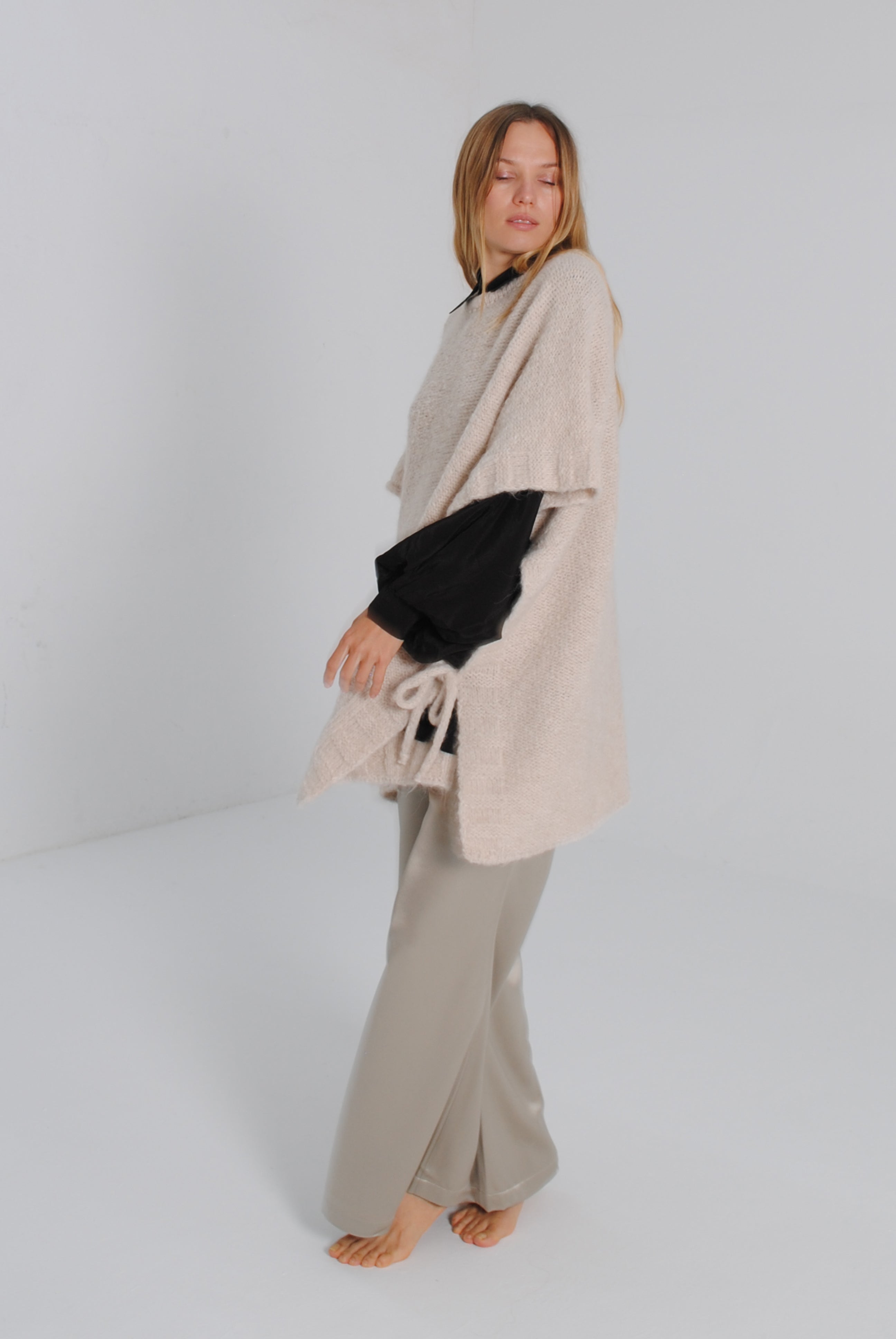 Poncho Nudos Beige