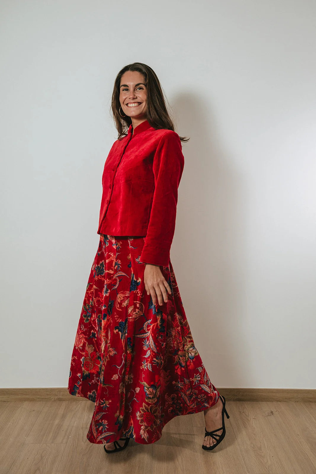 Falda de Terciopelo Roja Loros