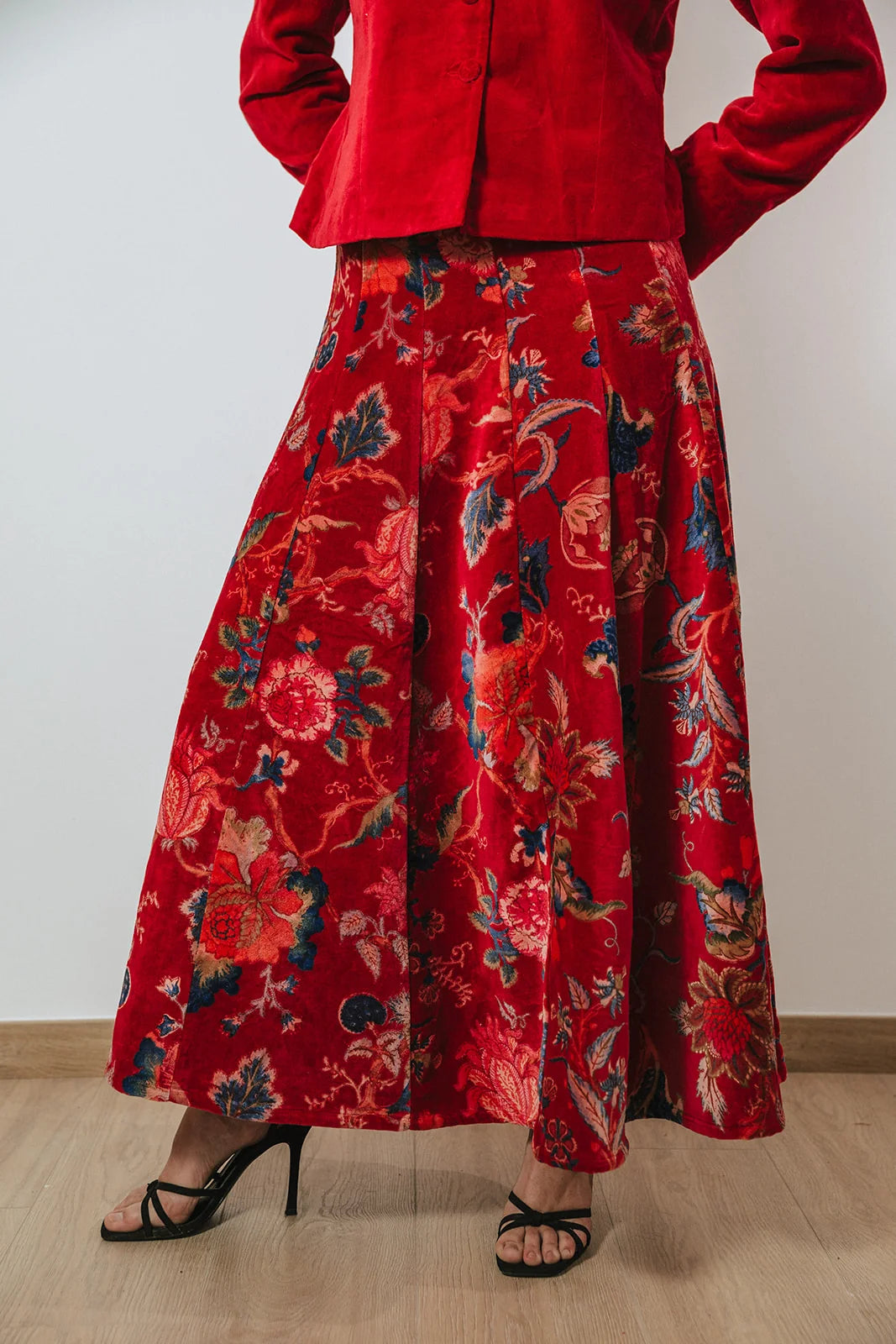 Falda de Terciopelo Roja Loros