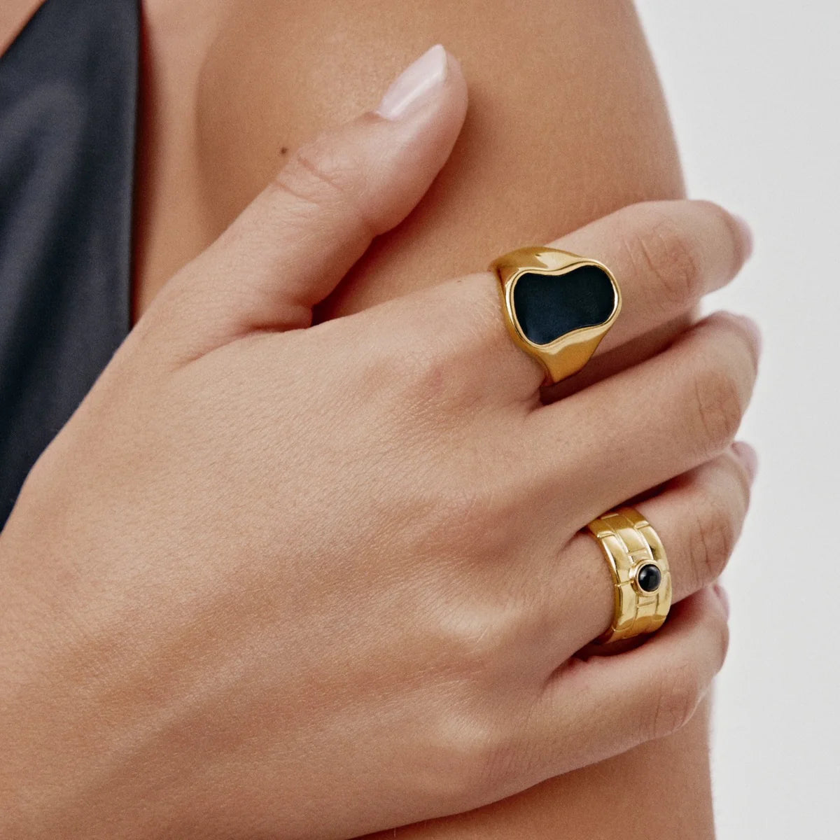 Anillo Black Cleo Gold