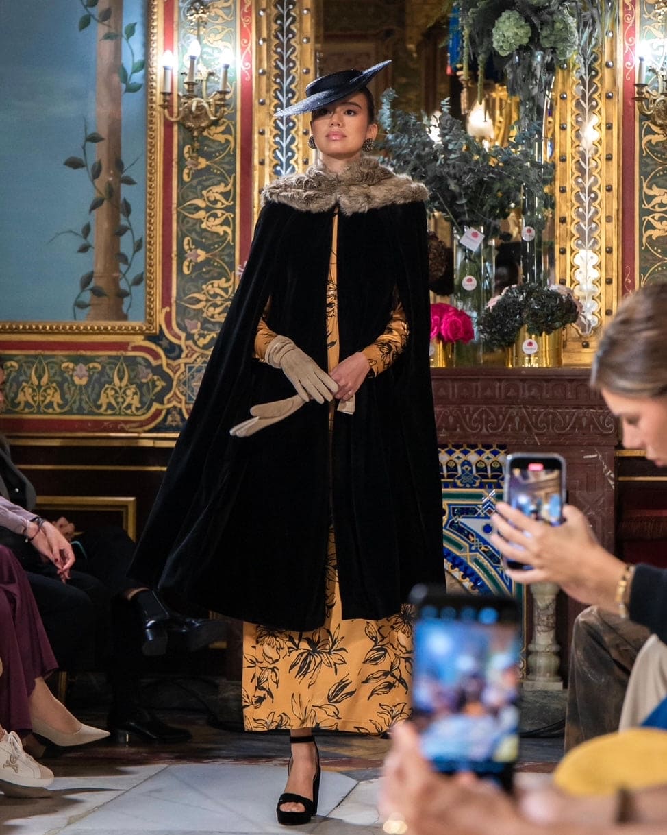 Capa Sophia - Capa Terciopelo - Invitada de Invierno