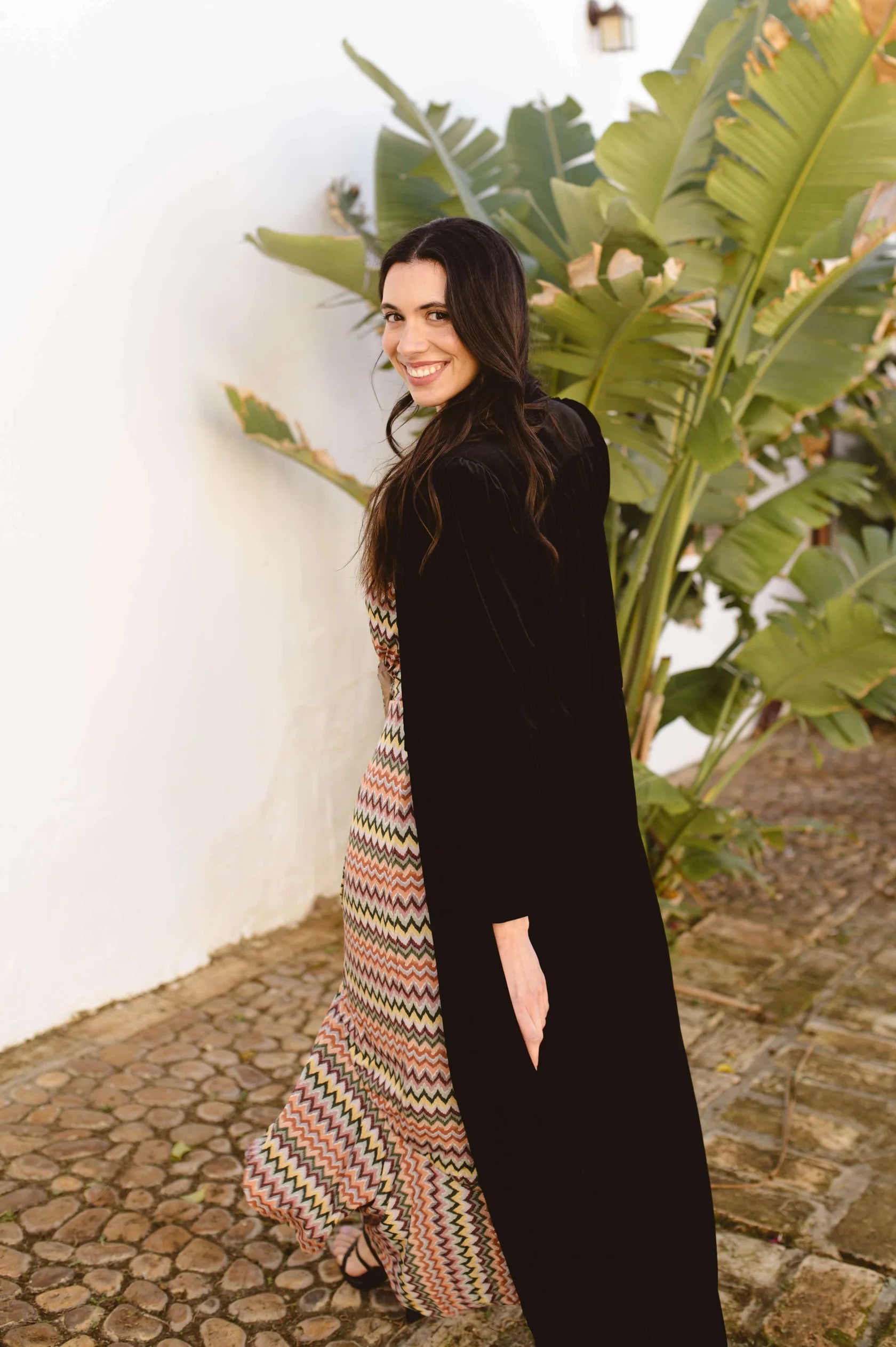 Invitada de invierno - Abrigo de terciopelo negro