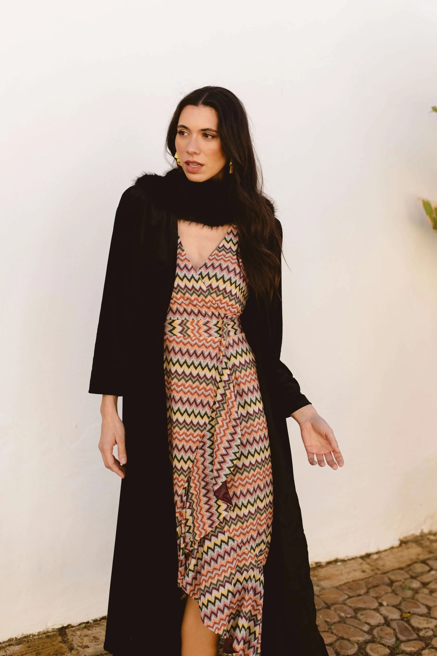 Invitada de invierno - Abrigo de terciopelo negro