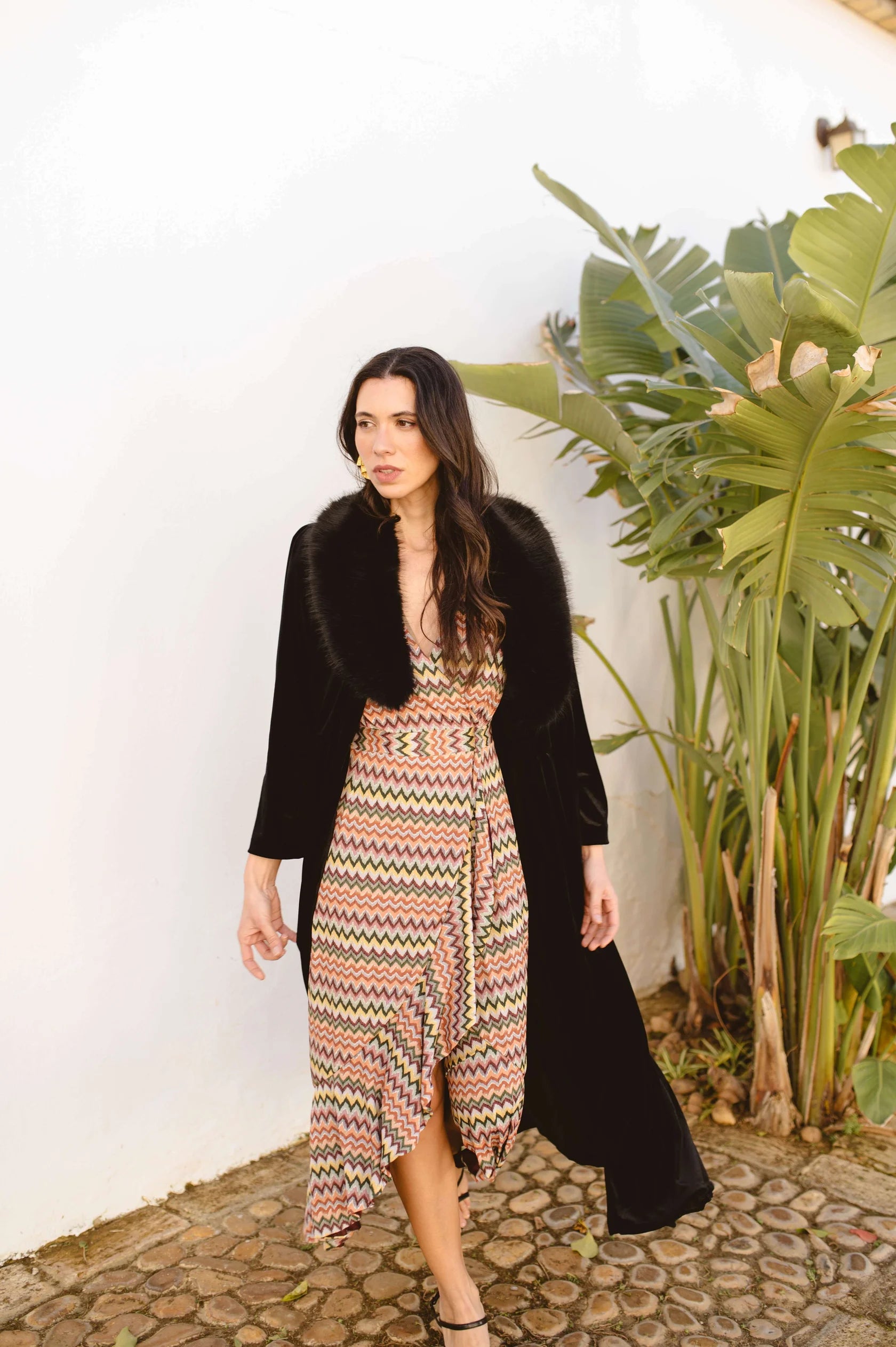 Invitada de invierno - Abrigo de terciopelo negro