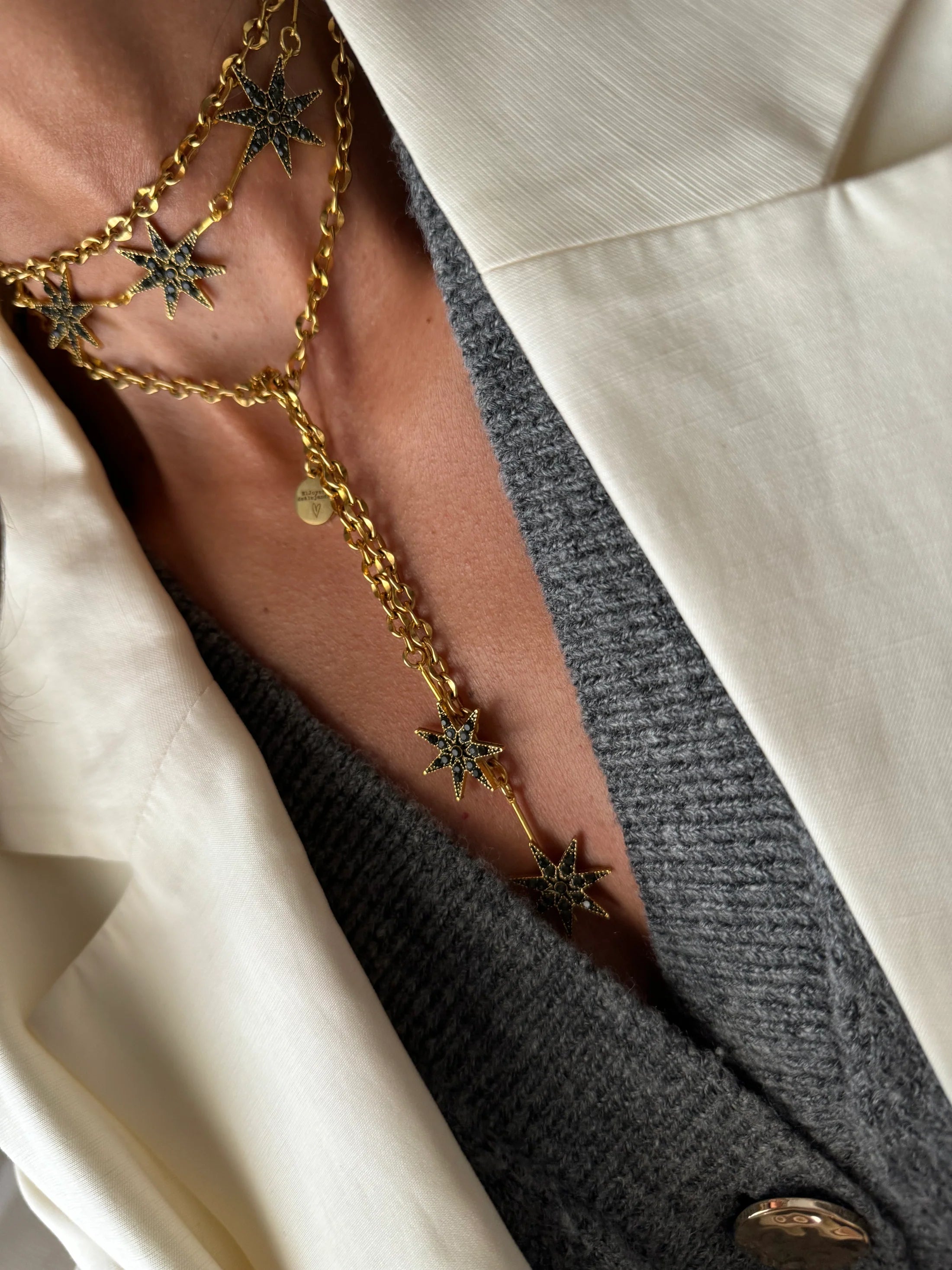 Collar Raíces Dos Estrellas Multiposición Oscuro