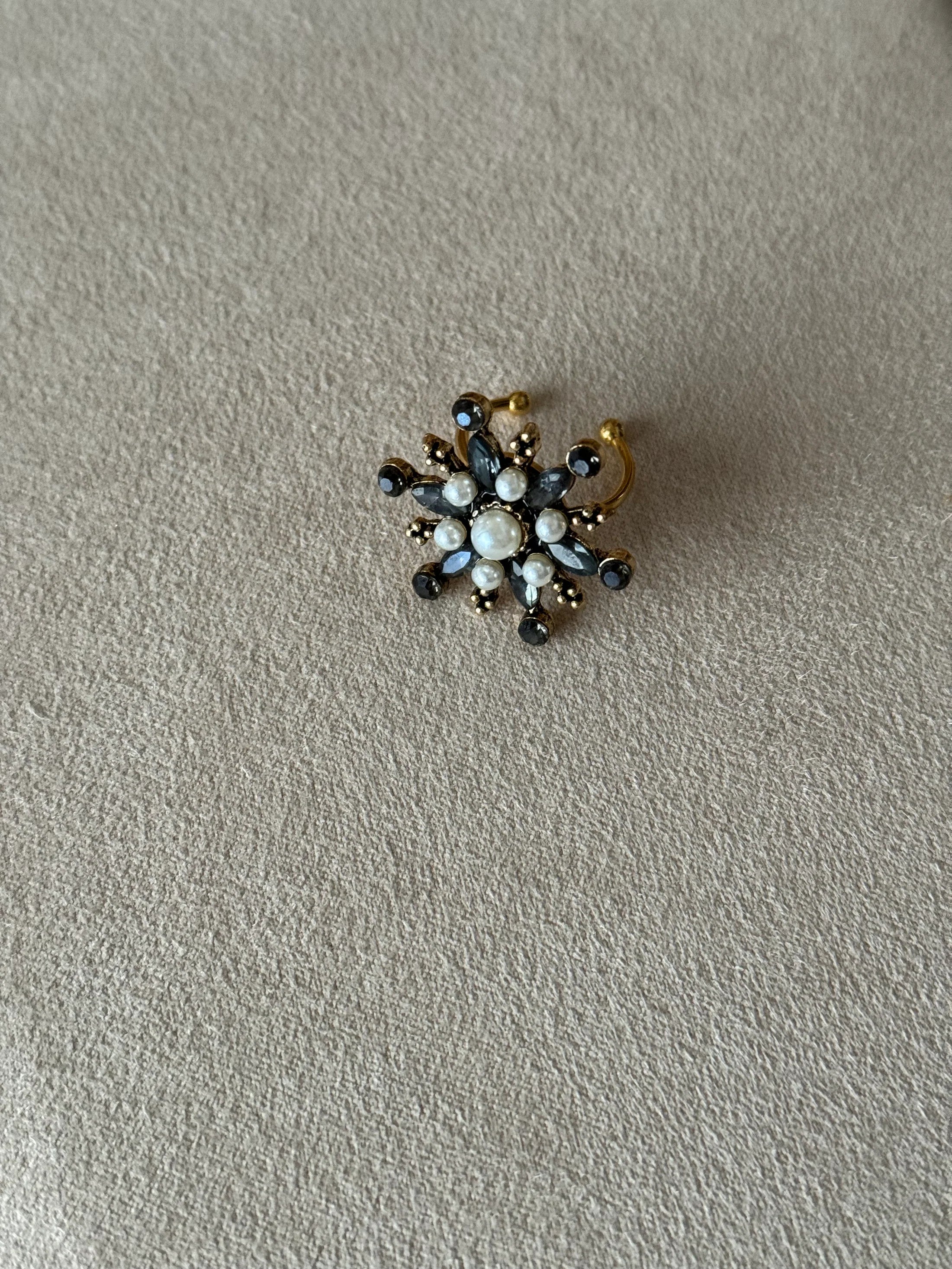 Anillo Raíces Estrella Emperlada Tono Oscuro