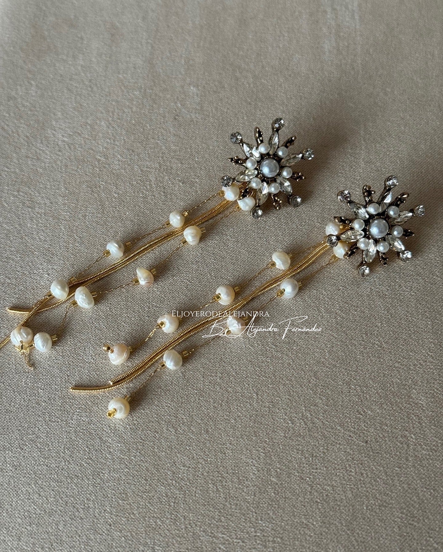 Pendientes Raíces "En continuo Movimiento" flecos & perlas Claros