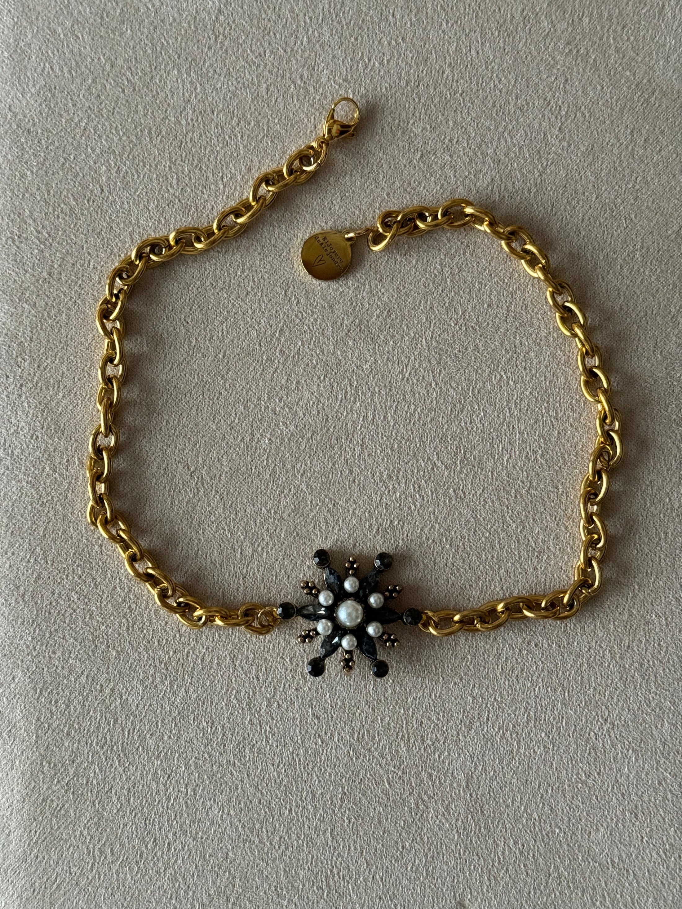 Choker RAÍCES Estrella Emperlada Tono Oscuro