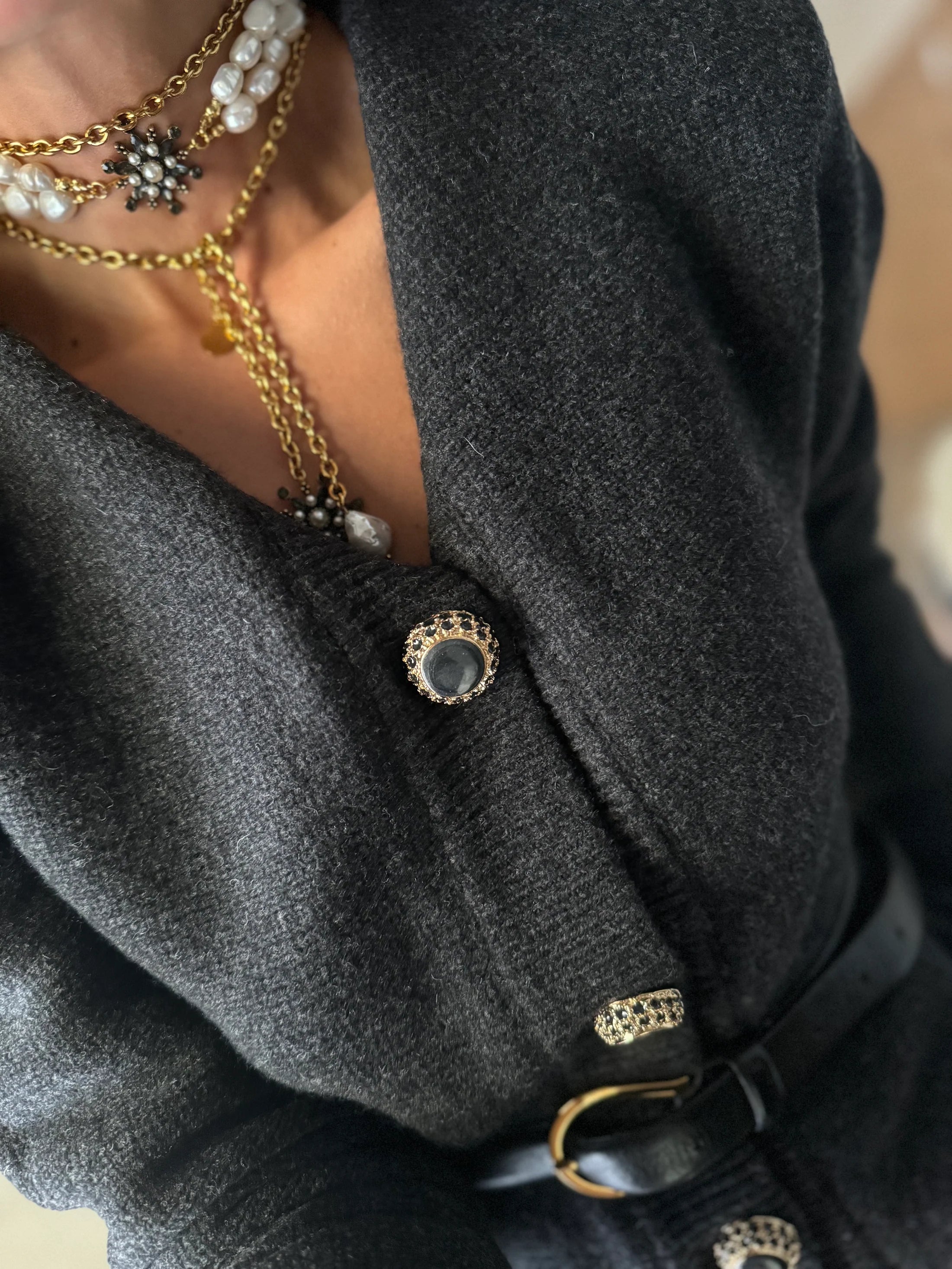 Choker RAÍCES Doblete de Perlas & Estrella Emperlada Tono Oscuro