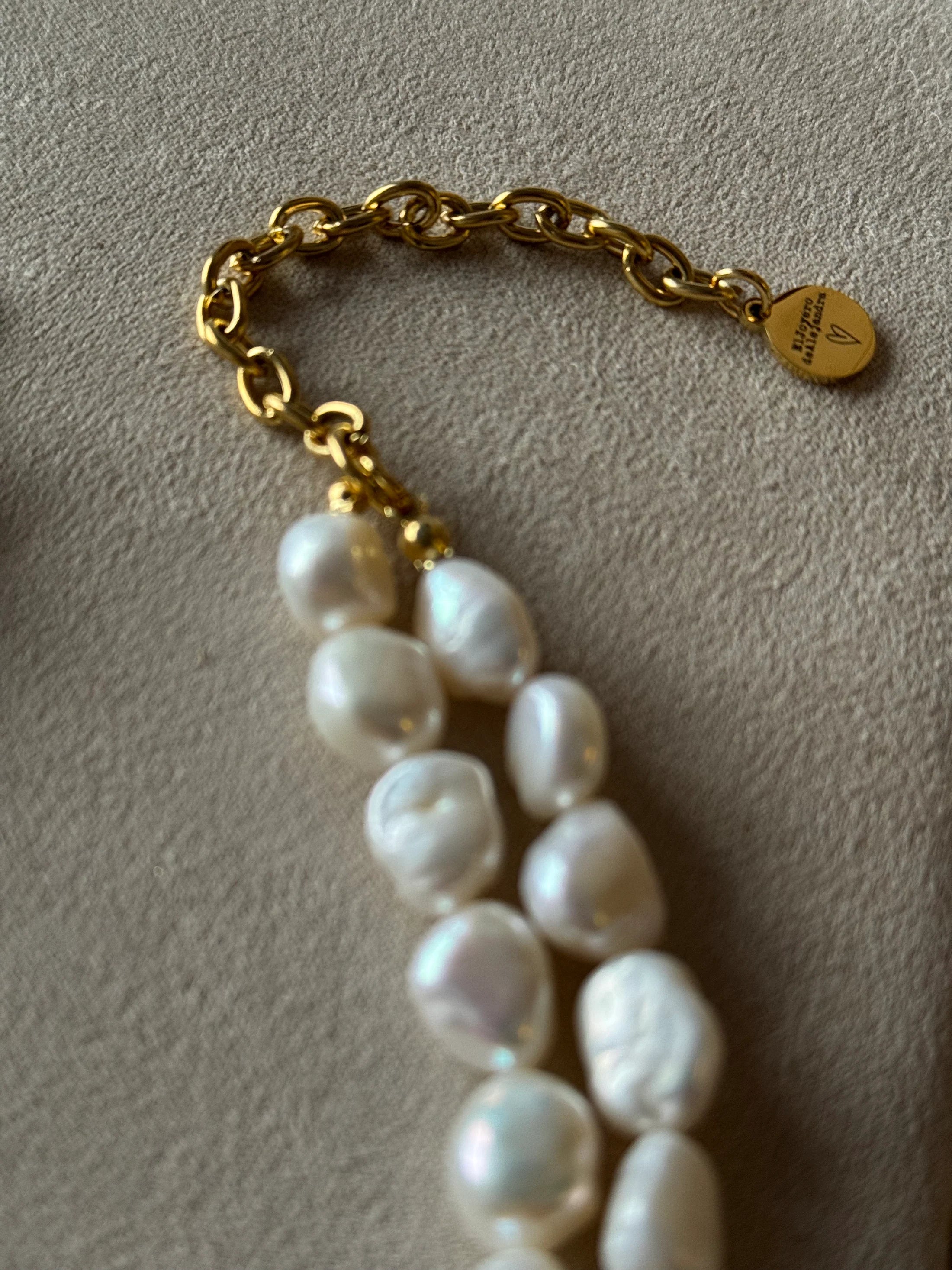 Choker RAÍCES Doblete de Perlas & Estrella Emperlada Tono Oscuro