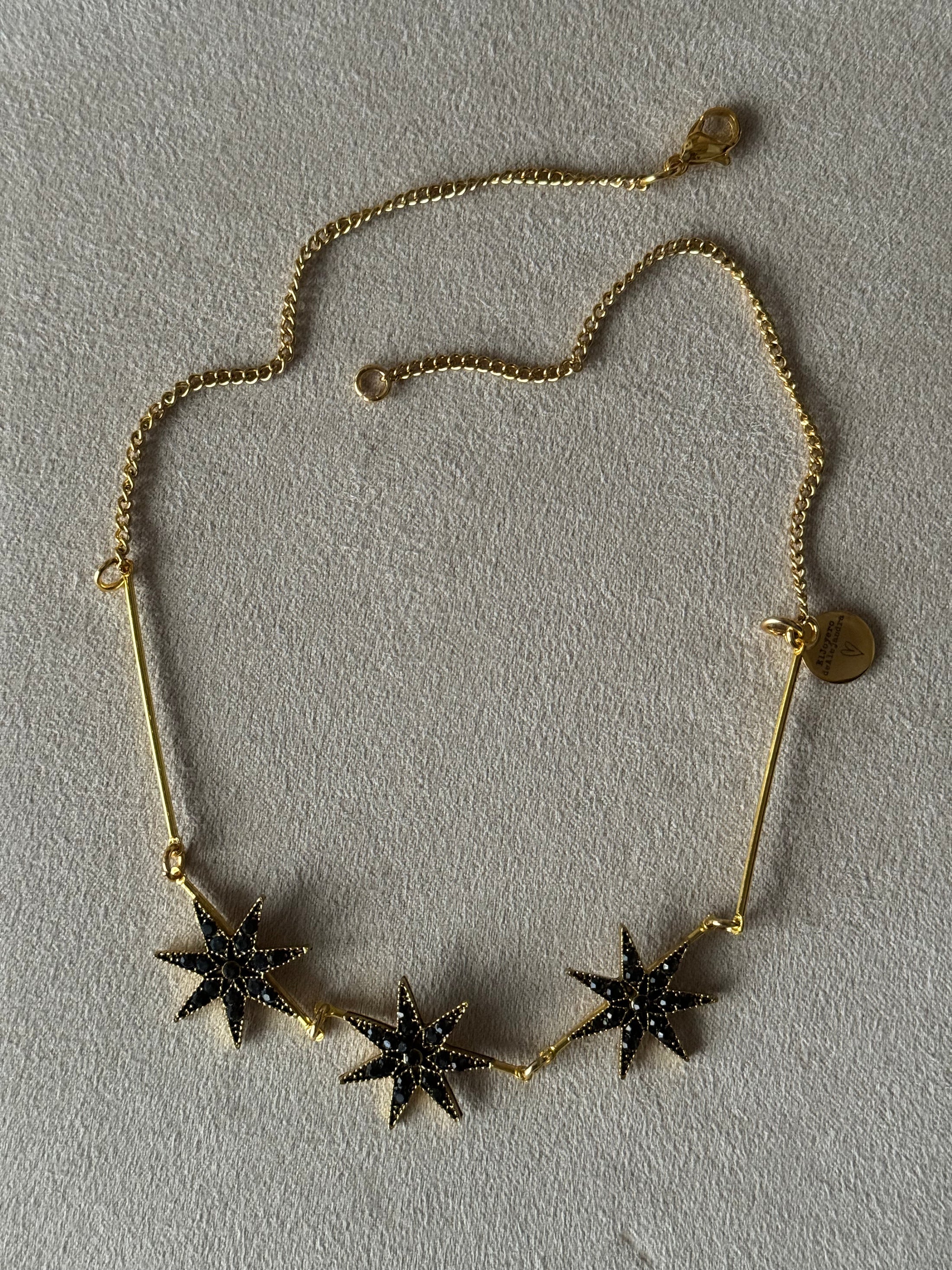 Choker Raíces Tres Estrellas Tono Oscuro