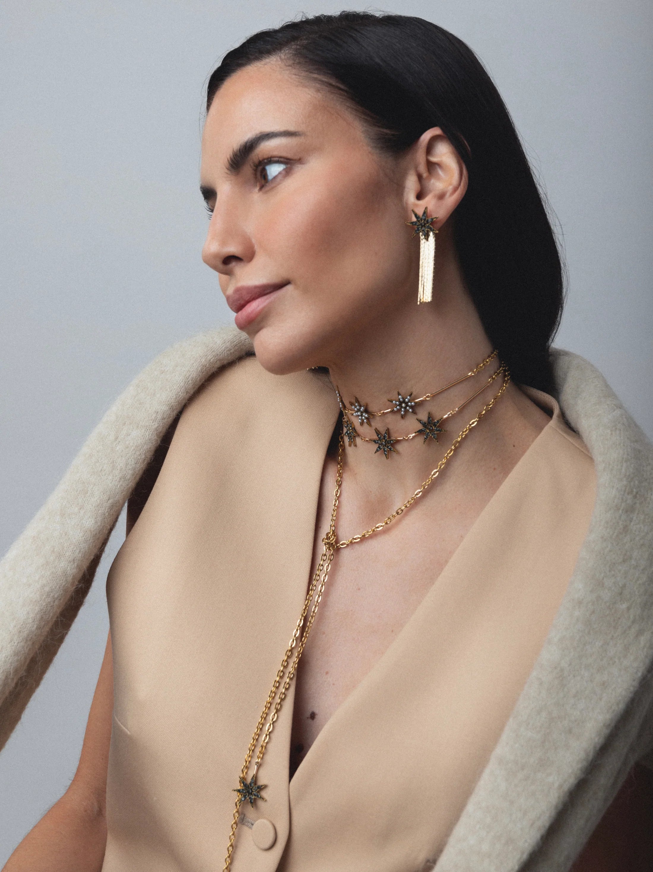 Choker Raíces Tres Estrellas Tono Oscuro