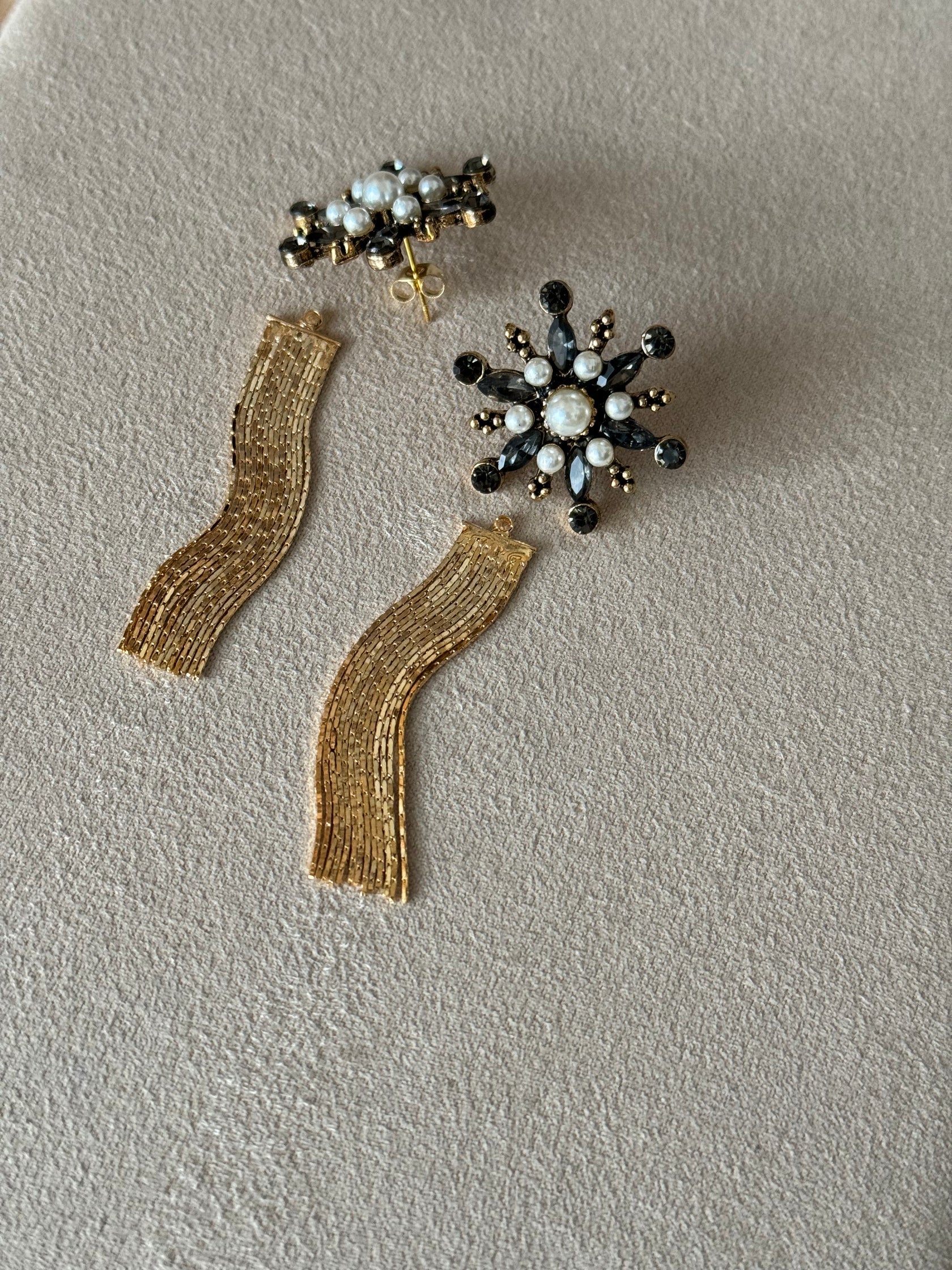 Pendientes RAÍCES Estrella Emperlada Desmontables FLECOS Oscuros