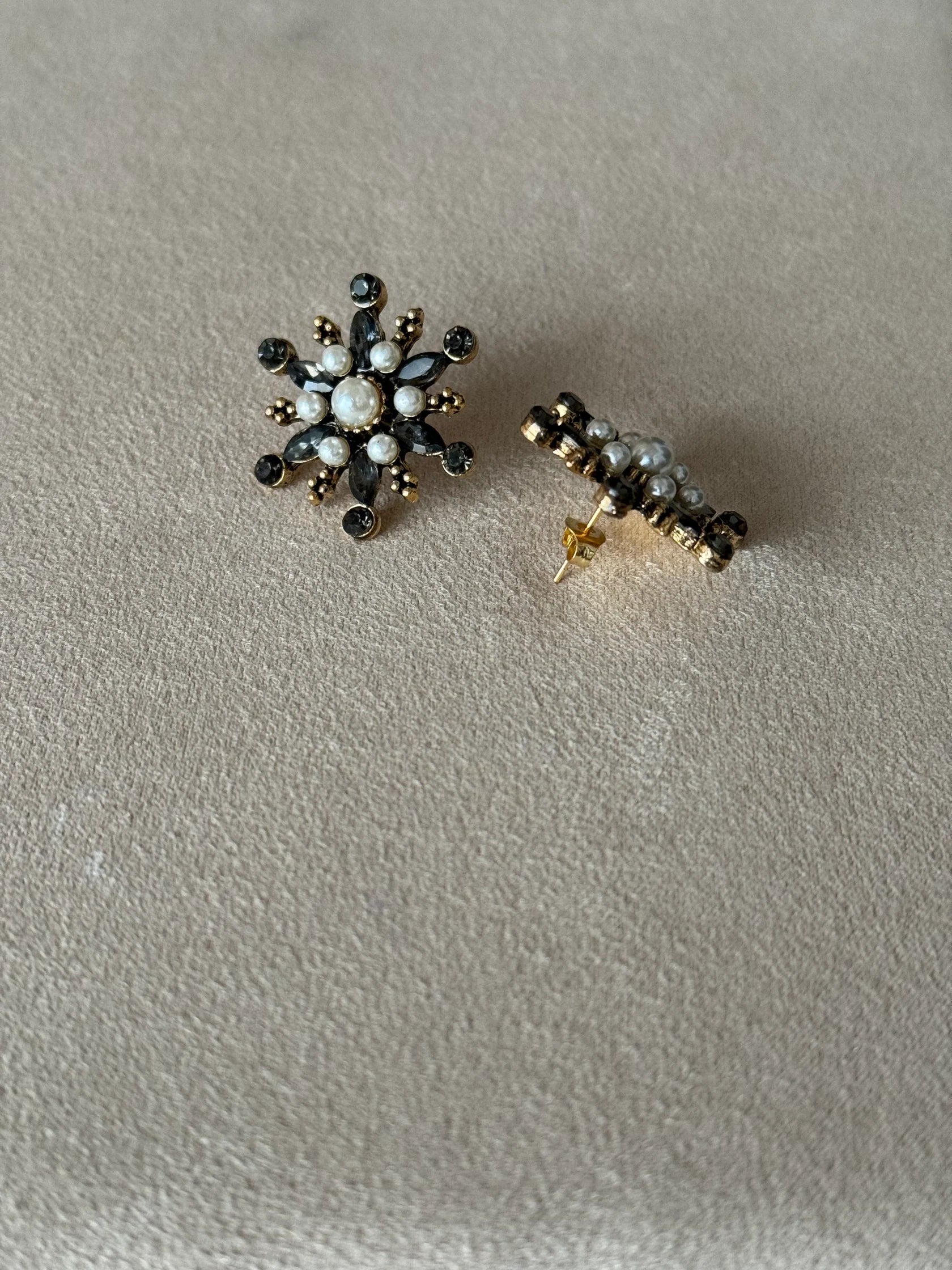 Pendientes RAÍCES Estrella Emperlada Desmontables FLECOS Oscuros