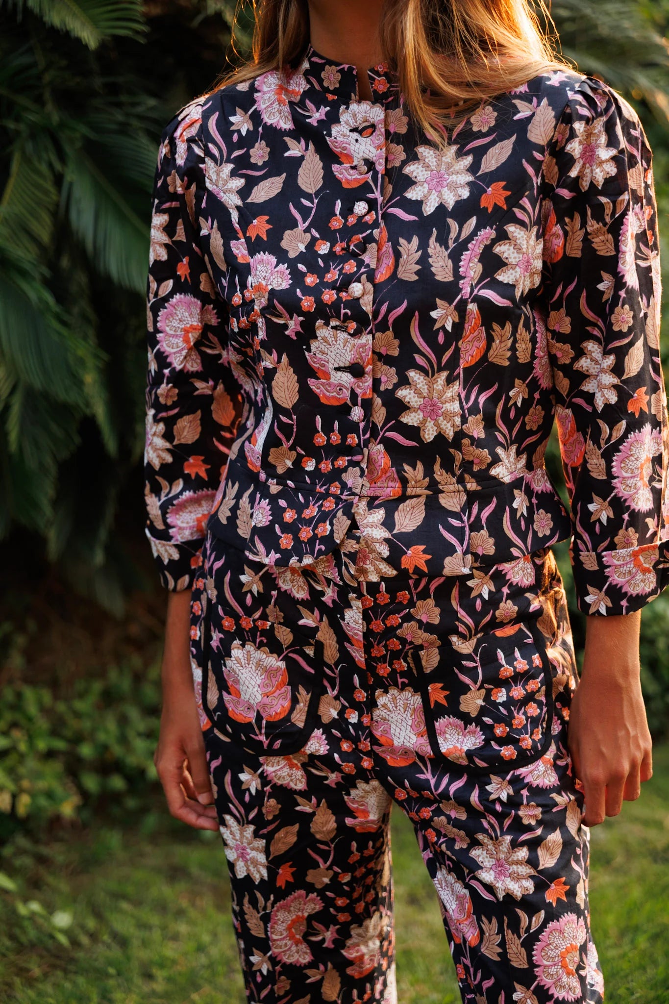 Chaqueta Negra Flores