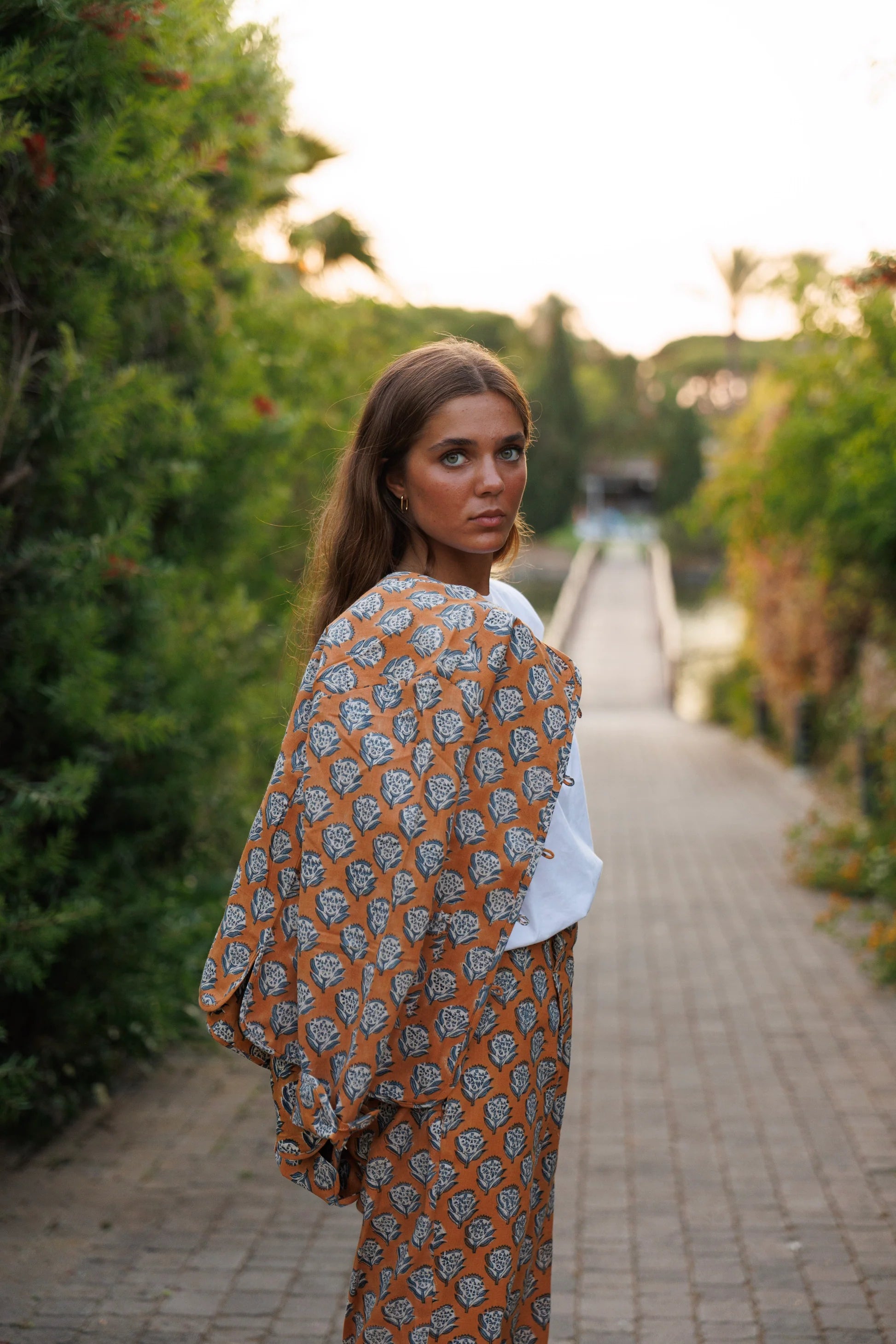 Chaqueta Estampada Teja y Azul