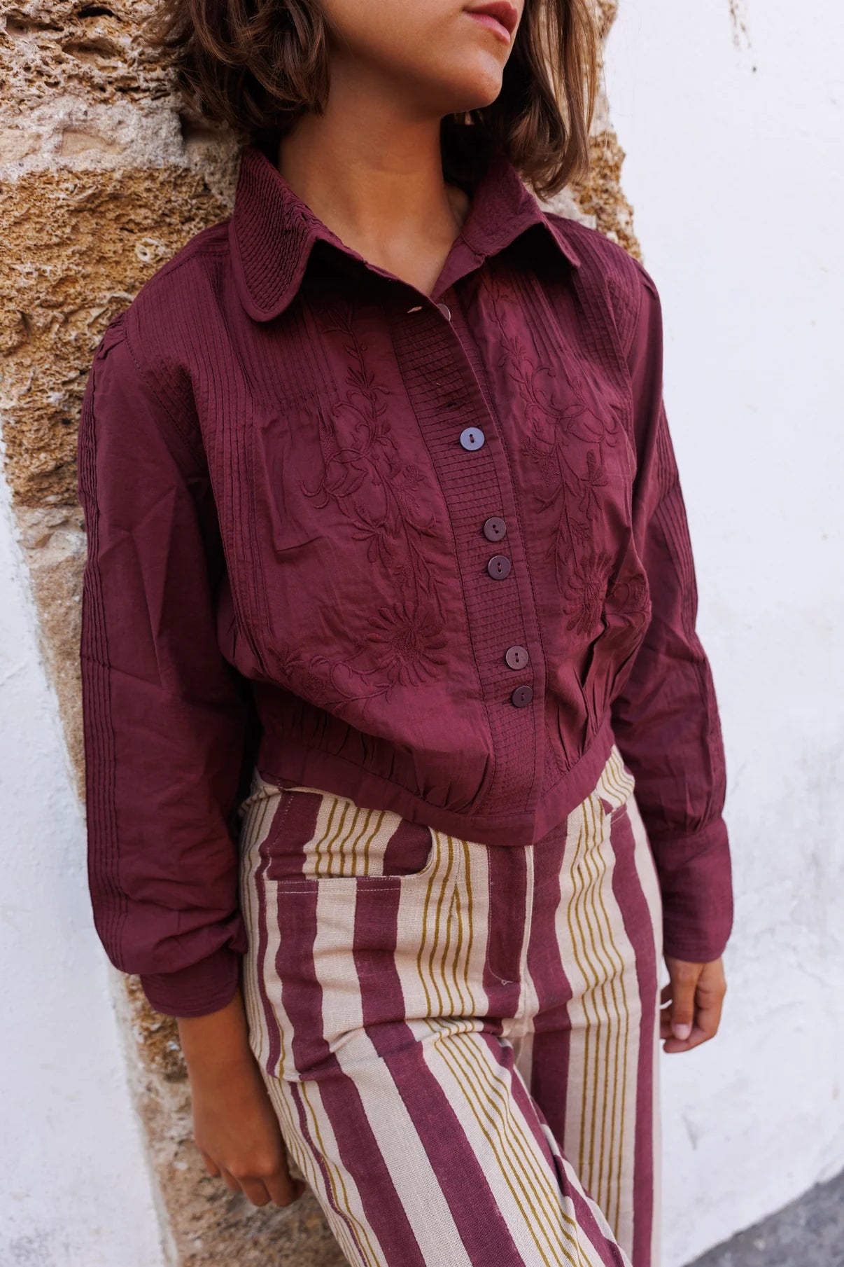 Camisa Bordada Burdeos
