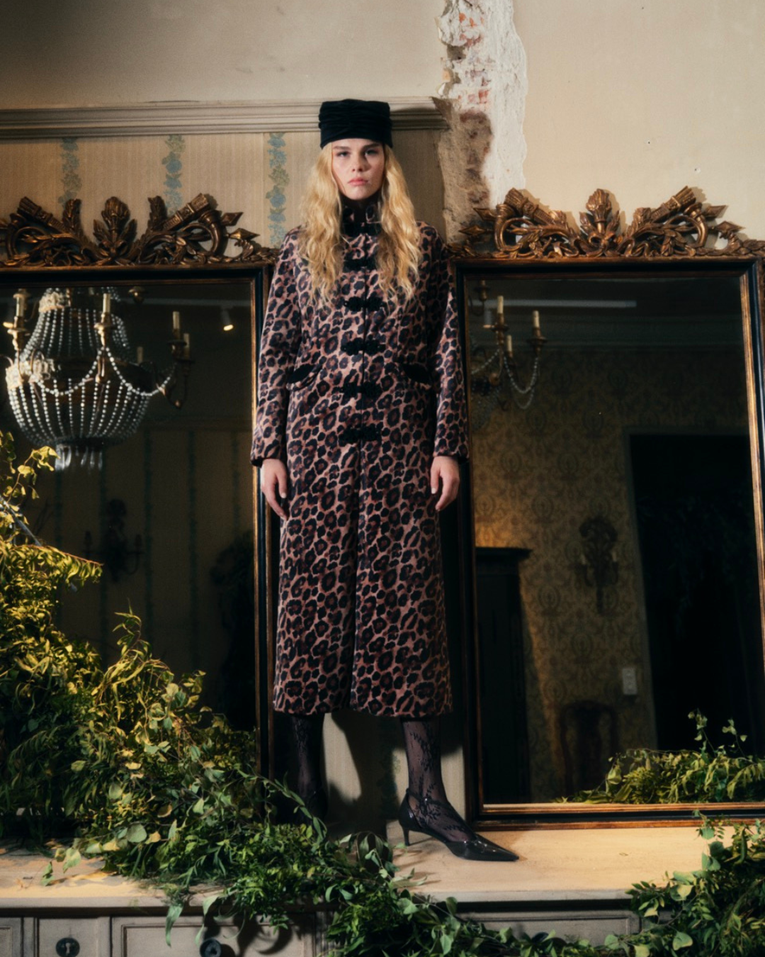 Abrigo Dynasty Velveteen Leopard