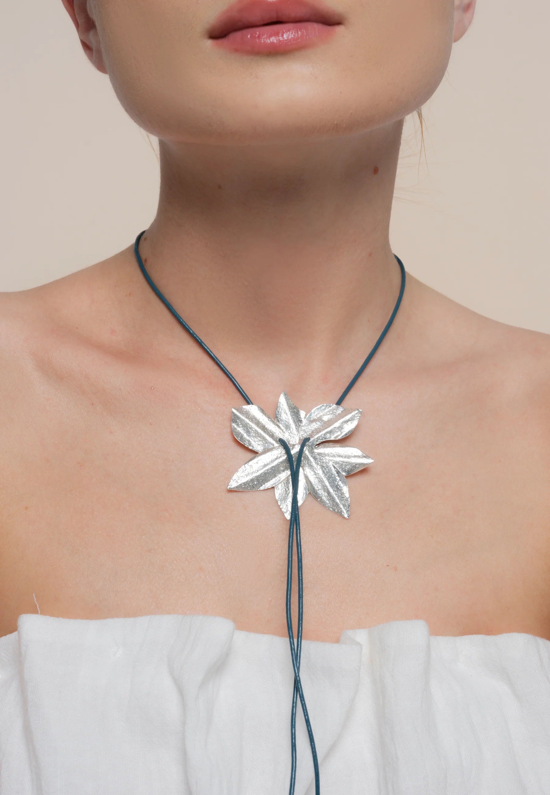 Collar Lotus Flower Plata
