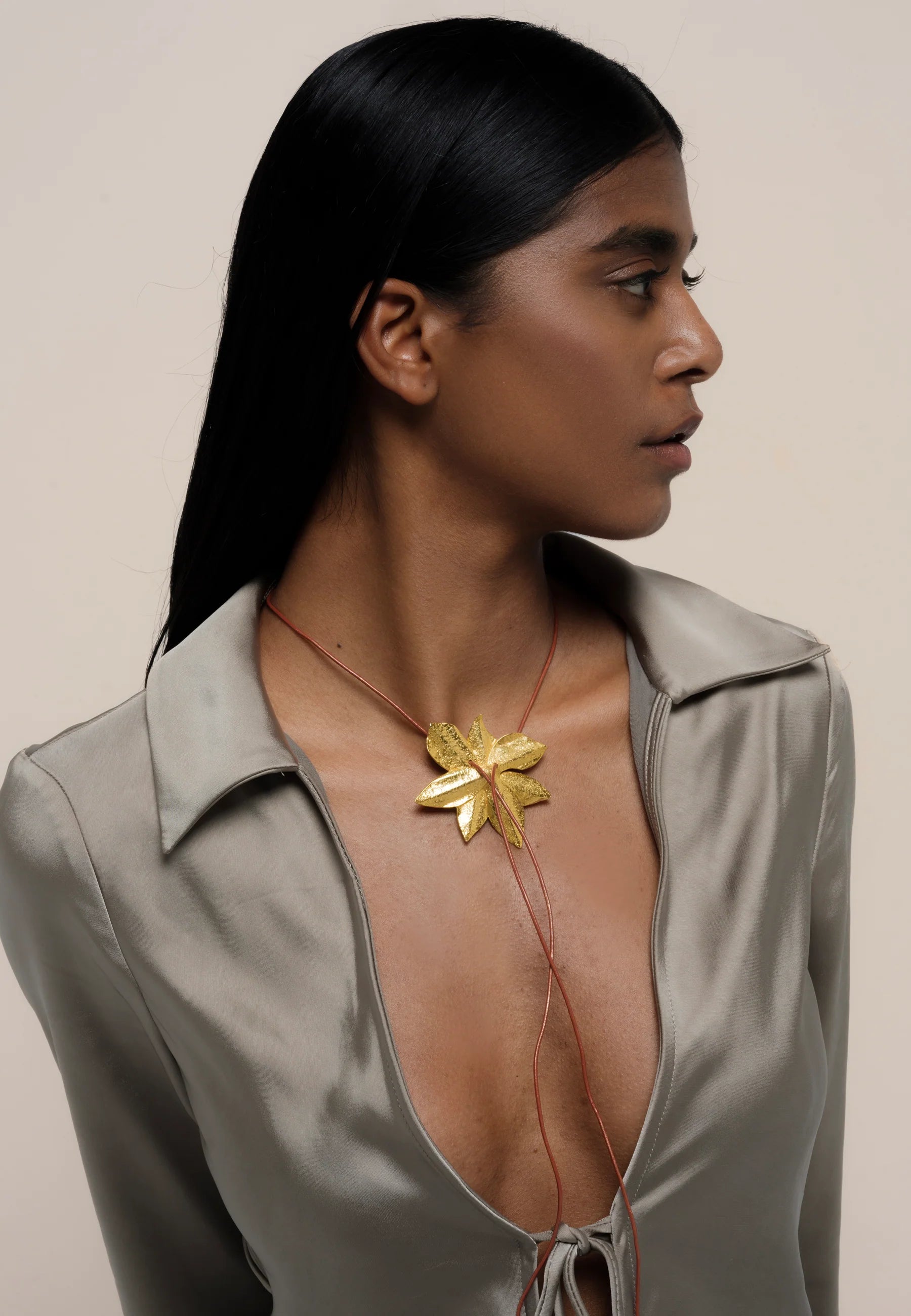 Collar Lotus Flower Dorado